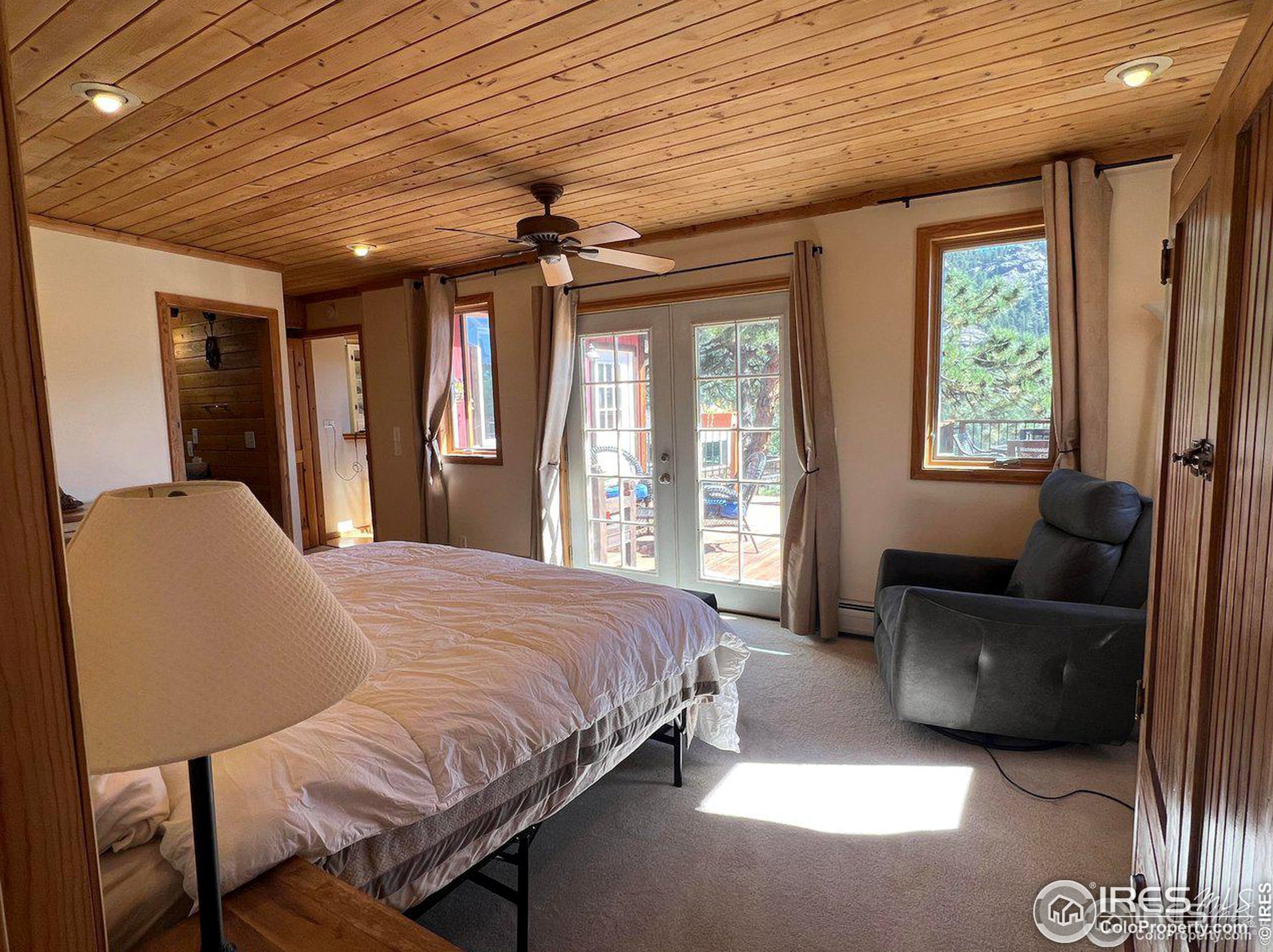 545 Pinewood Dr, Lyons CO  80540-8132 exterior