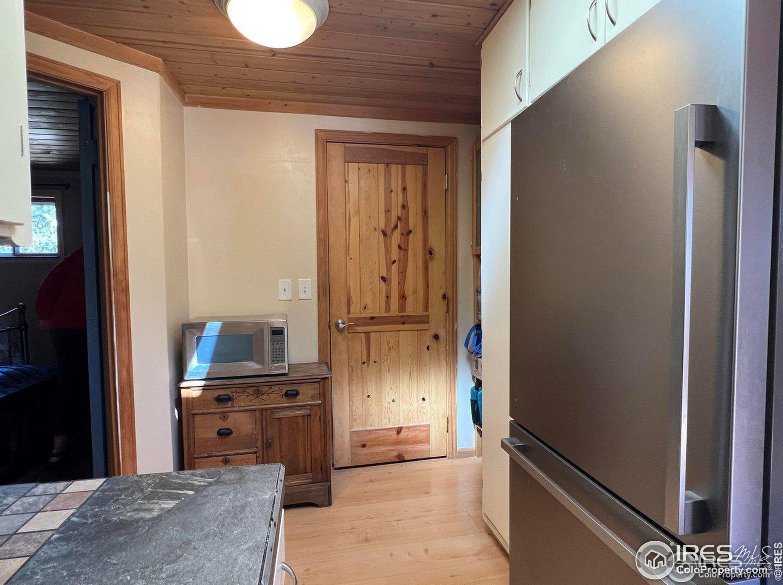 545 Pinewood Dr, Lyons CO  80540-8132 exterior