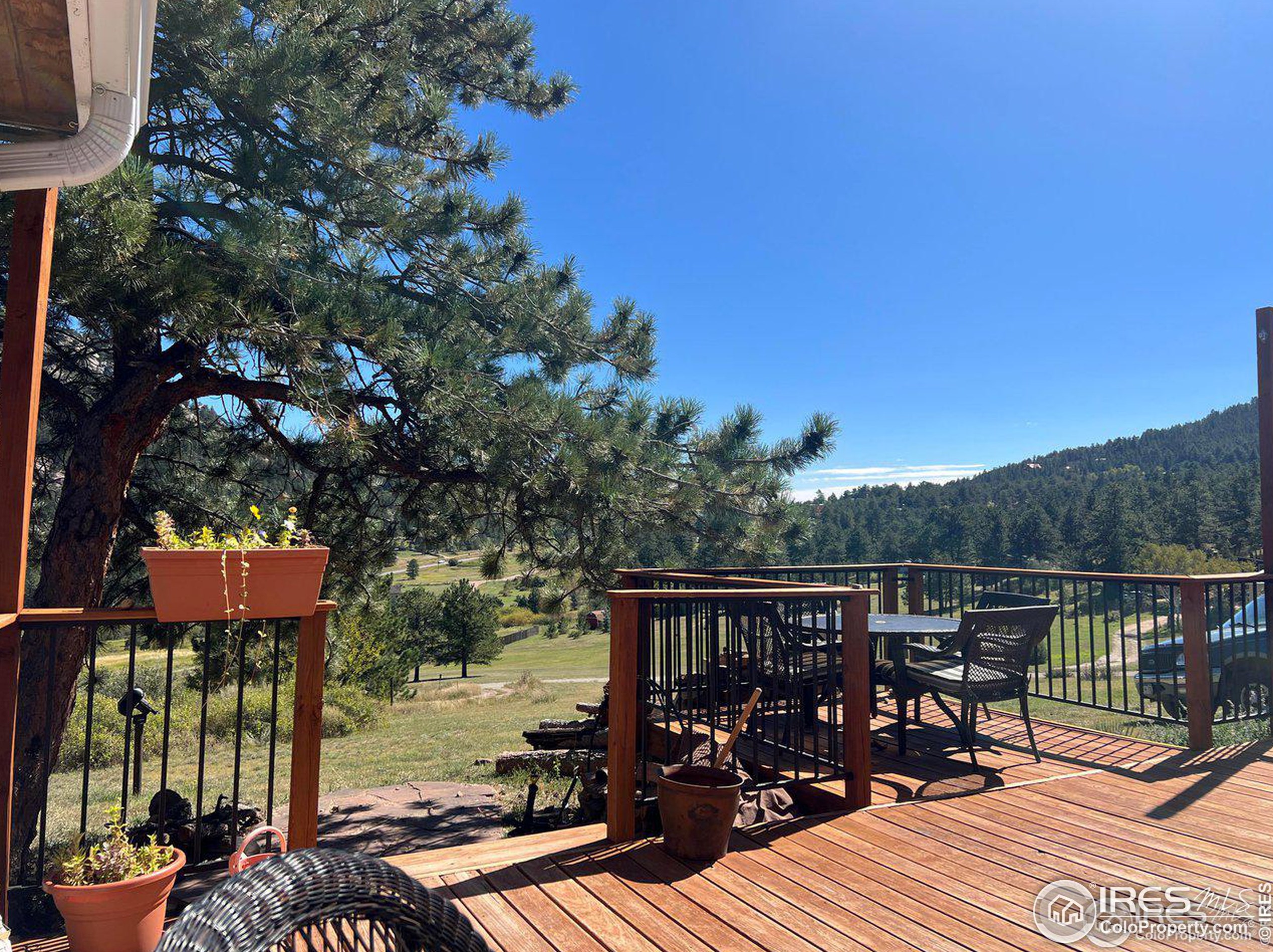 545 Pinewood Dr, Lyons CO  80540-8132 exterior