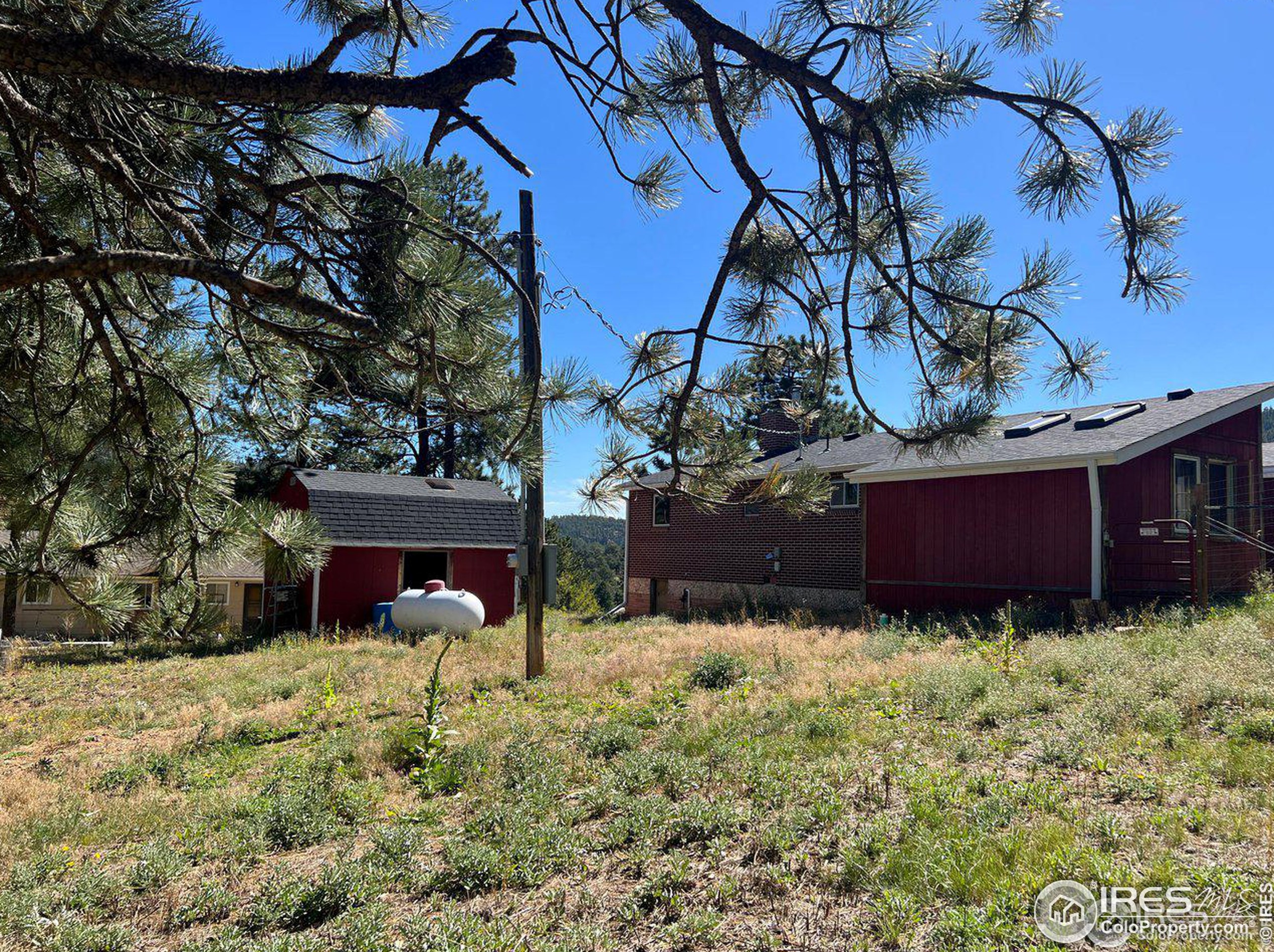 545 Pinewood Dr, Lyons CO  80540-8132 exterior