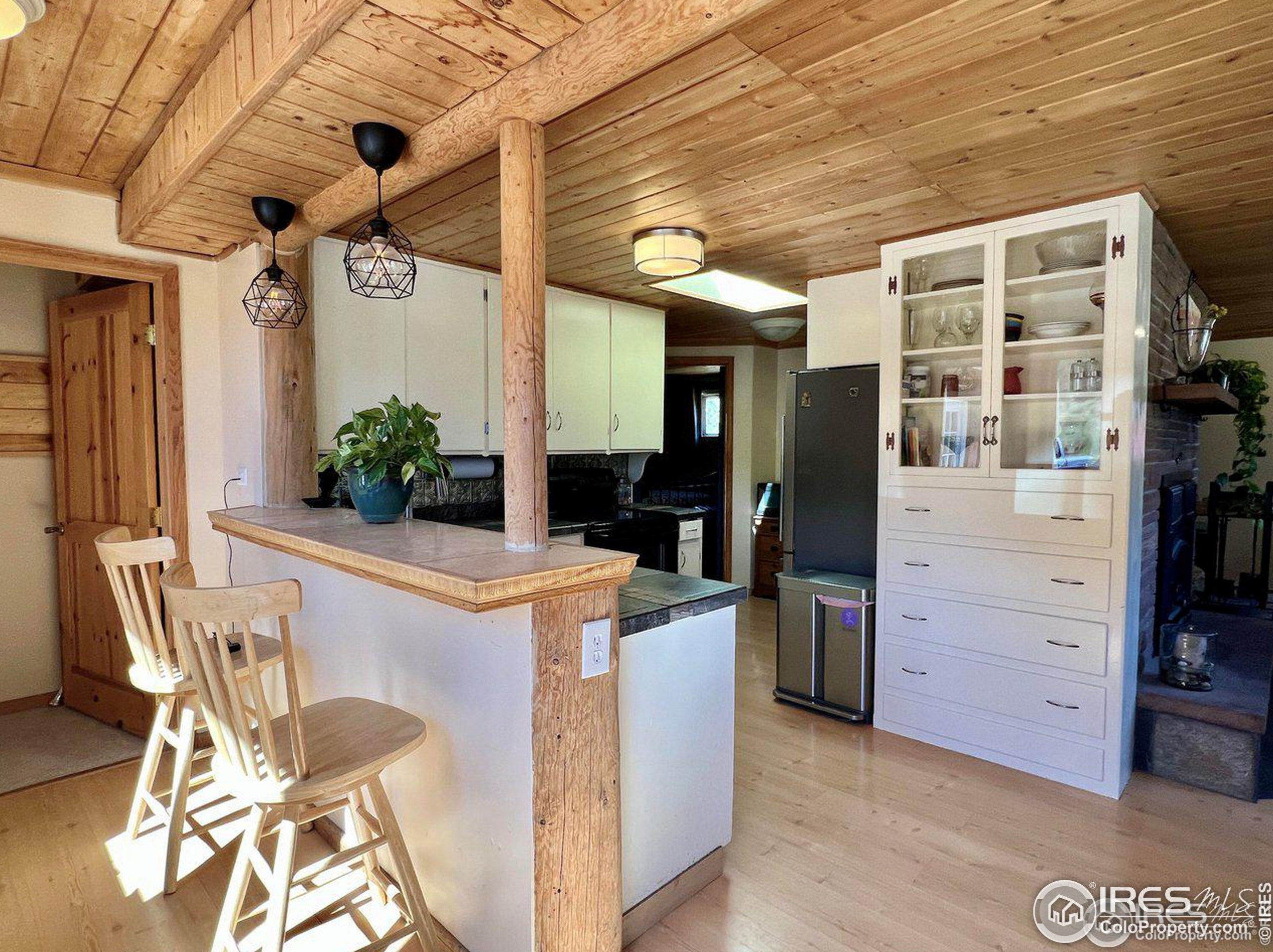 545 Pinewood Dr, Lyons CO  80540-8132 exterior