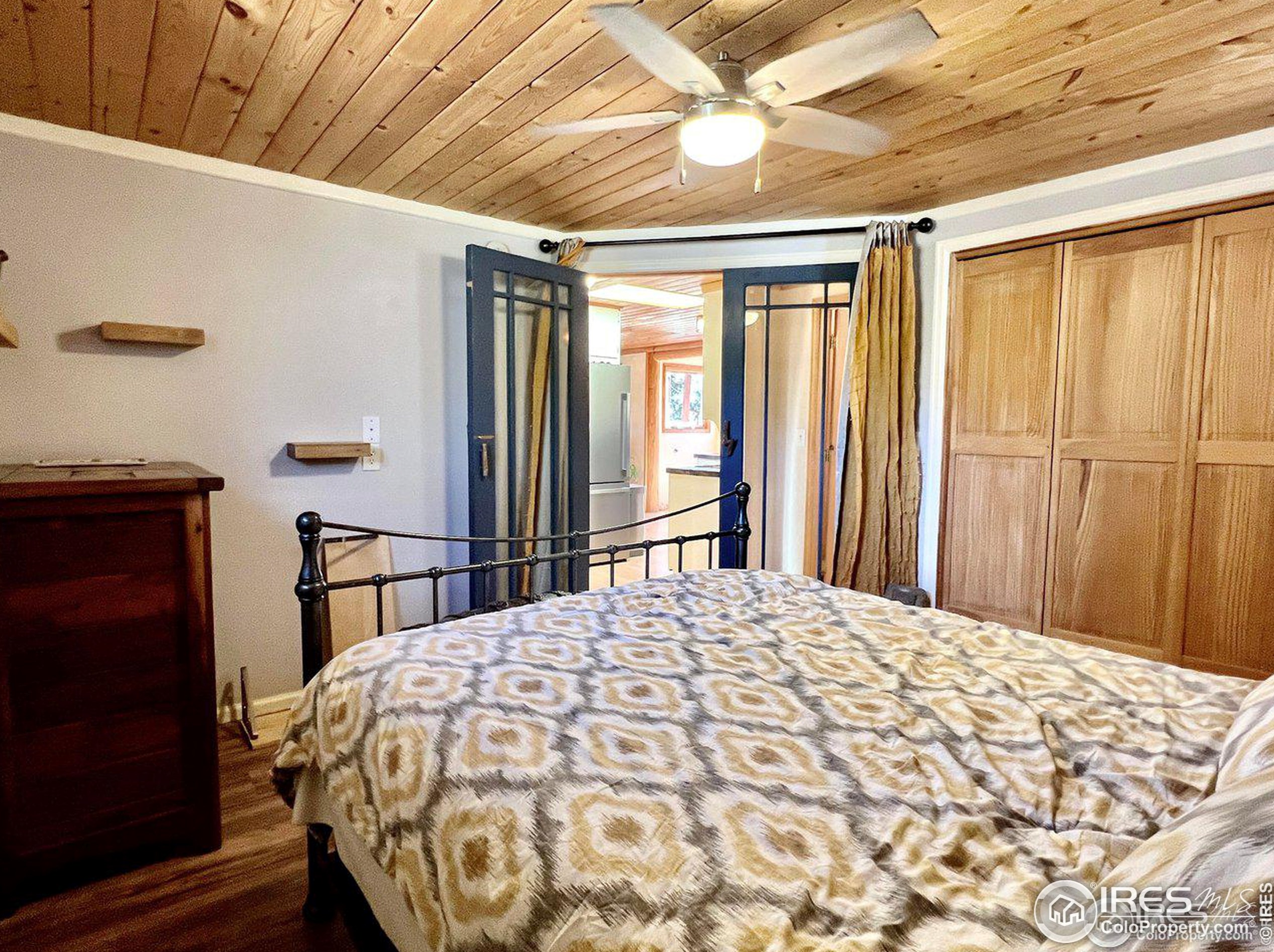 545 Pinewood Dr, Lyons CO  80540-8132 exterior