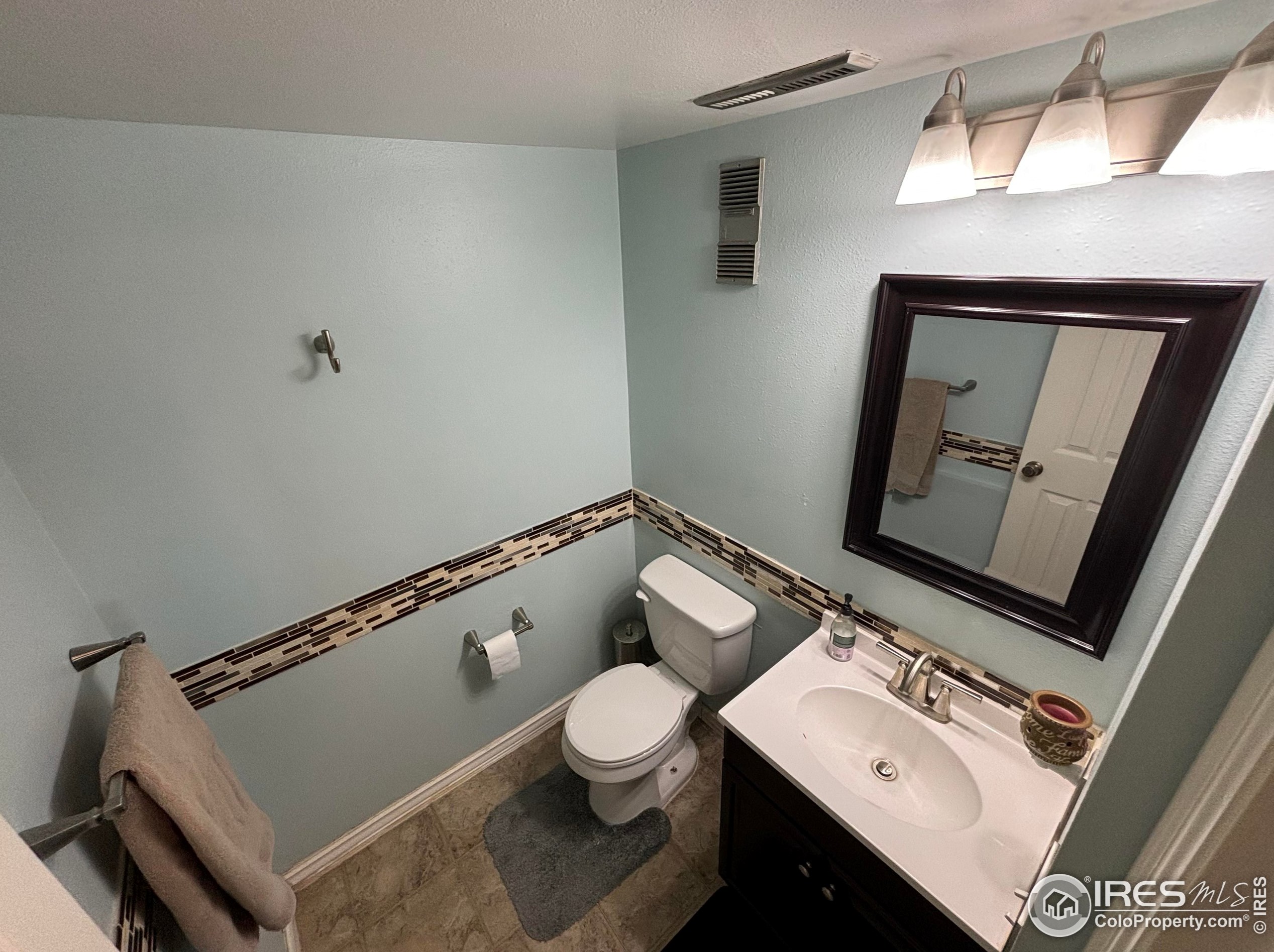 2203 Mountair Ln, Greeley CO 80634-7552 exterior