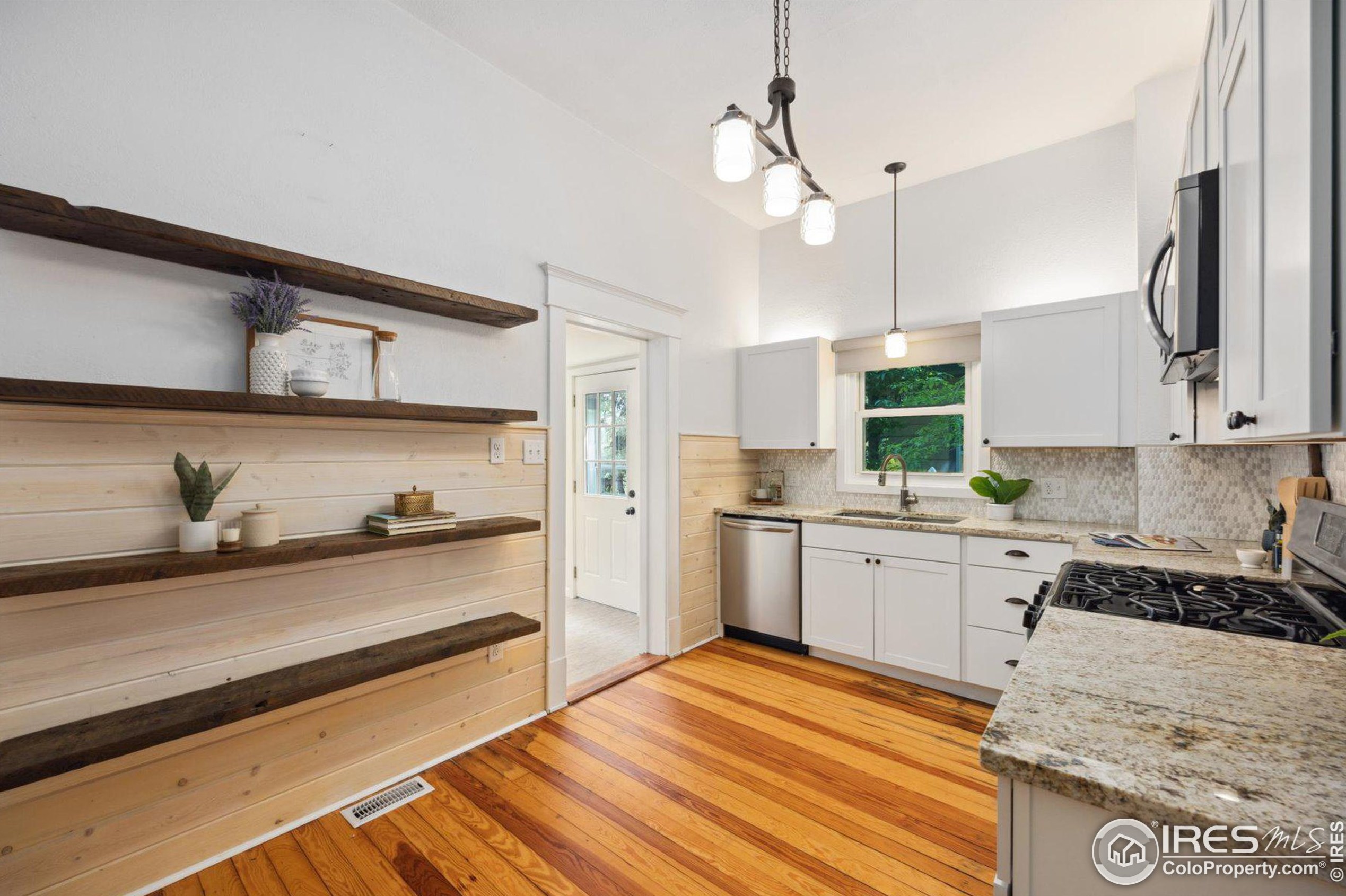 330 Collyer St, Longmont CO  80501-5519 exterior