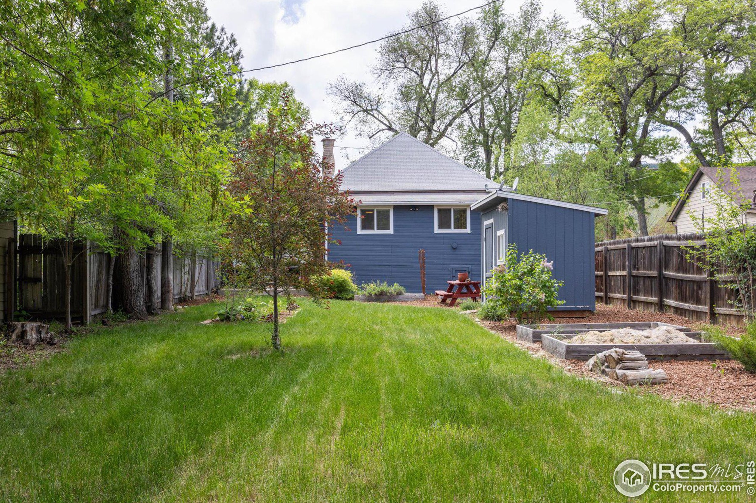 330 Collyer St, Longmont CO  80501-5519 exterior