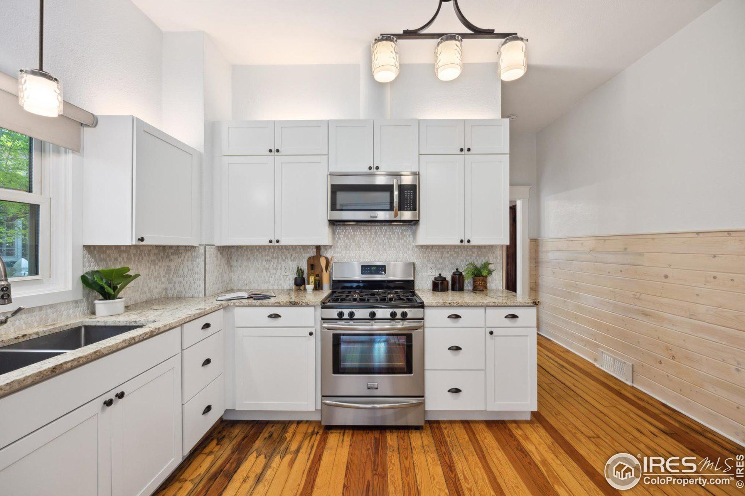 330 Collyer St, Longmont CO  80501-5519 exterior