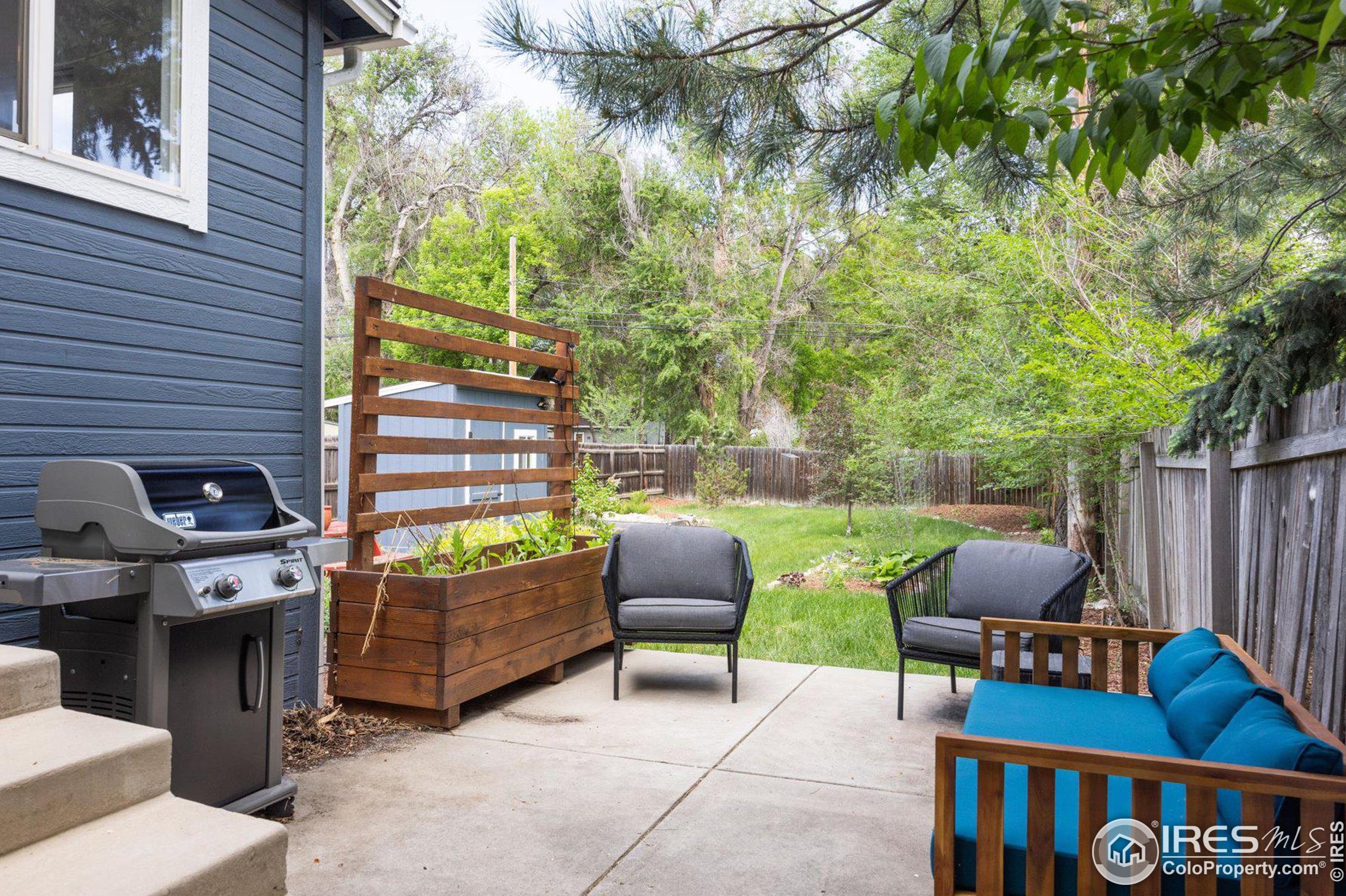 330 Collyer St, Longmont CO  80501-5519 exterior