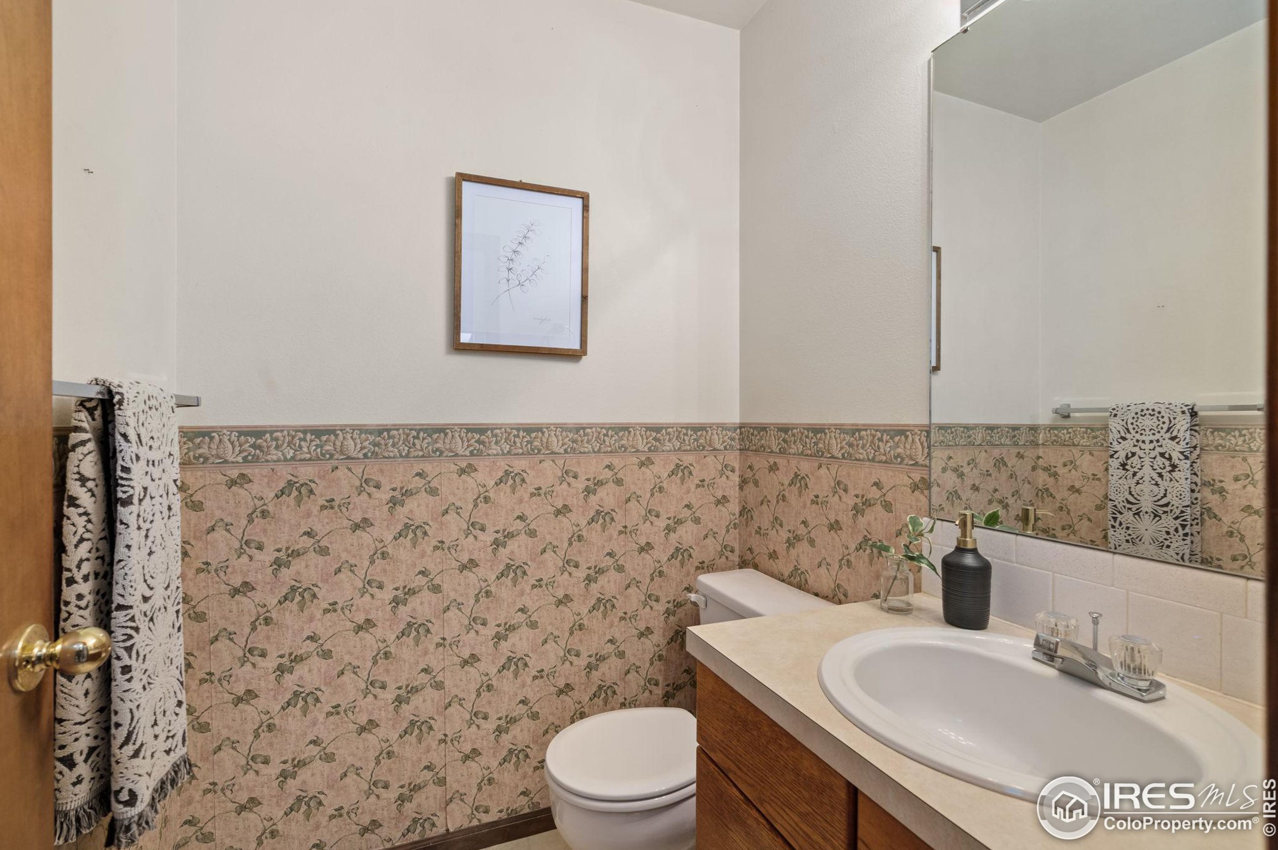 1906 Glenview Ct, Fort Collins CO  80526-3321 exterior