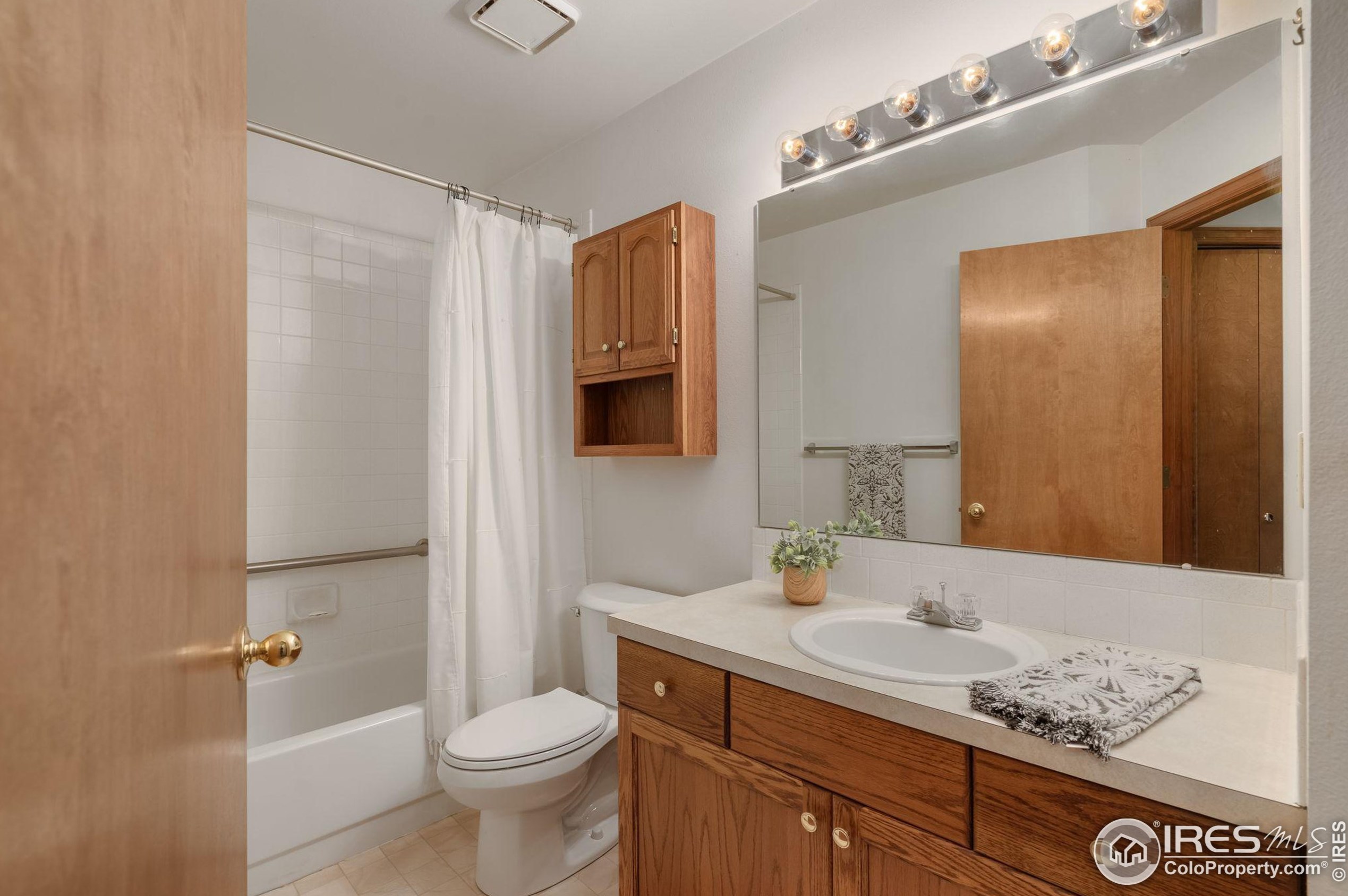 1906 Glenview Ct, Fort Collins CO  80526-3321 exterior