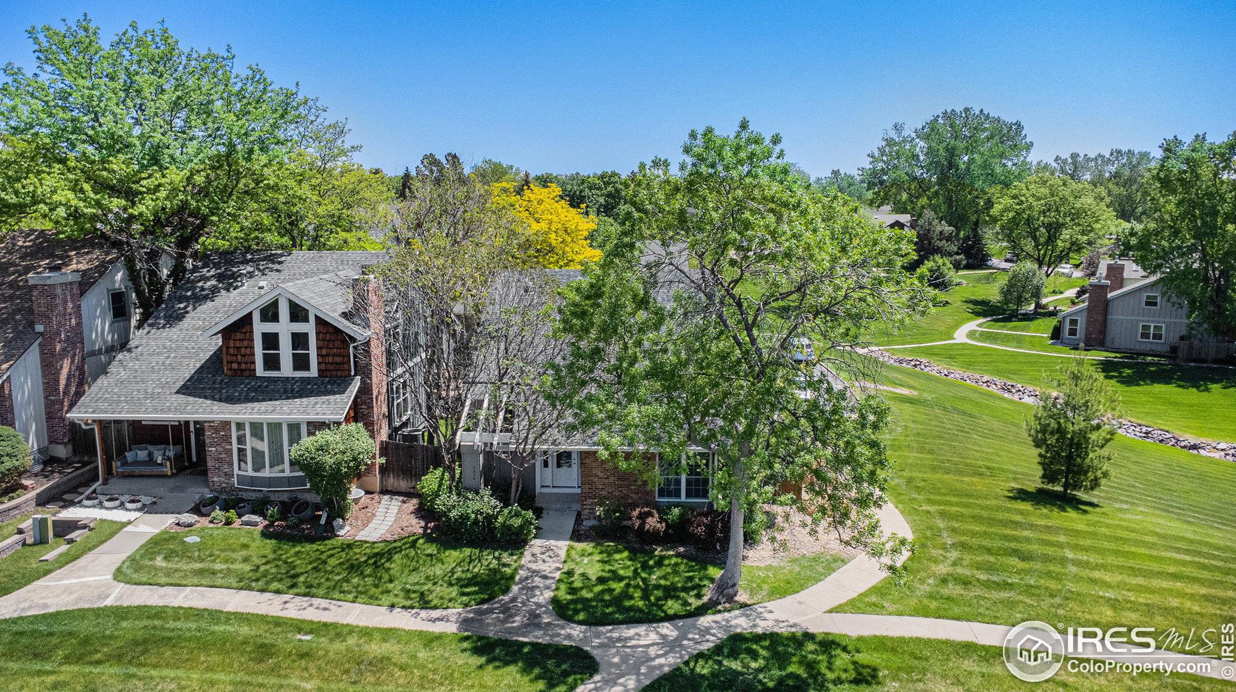 7575 Rosemary Cir, Englewood, CO 80112-2602