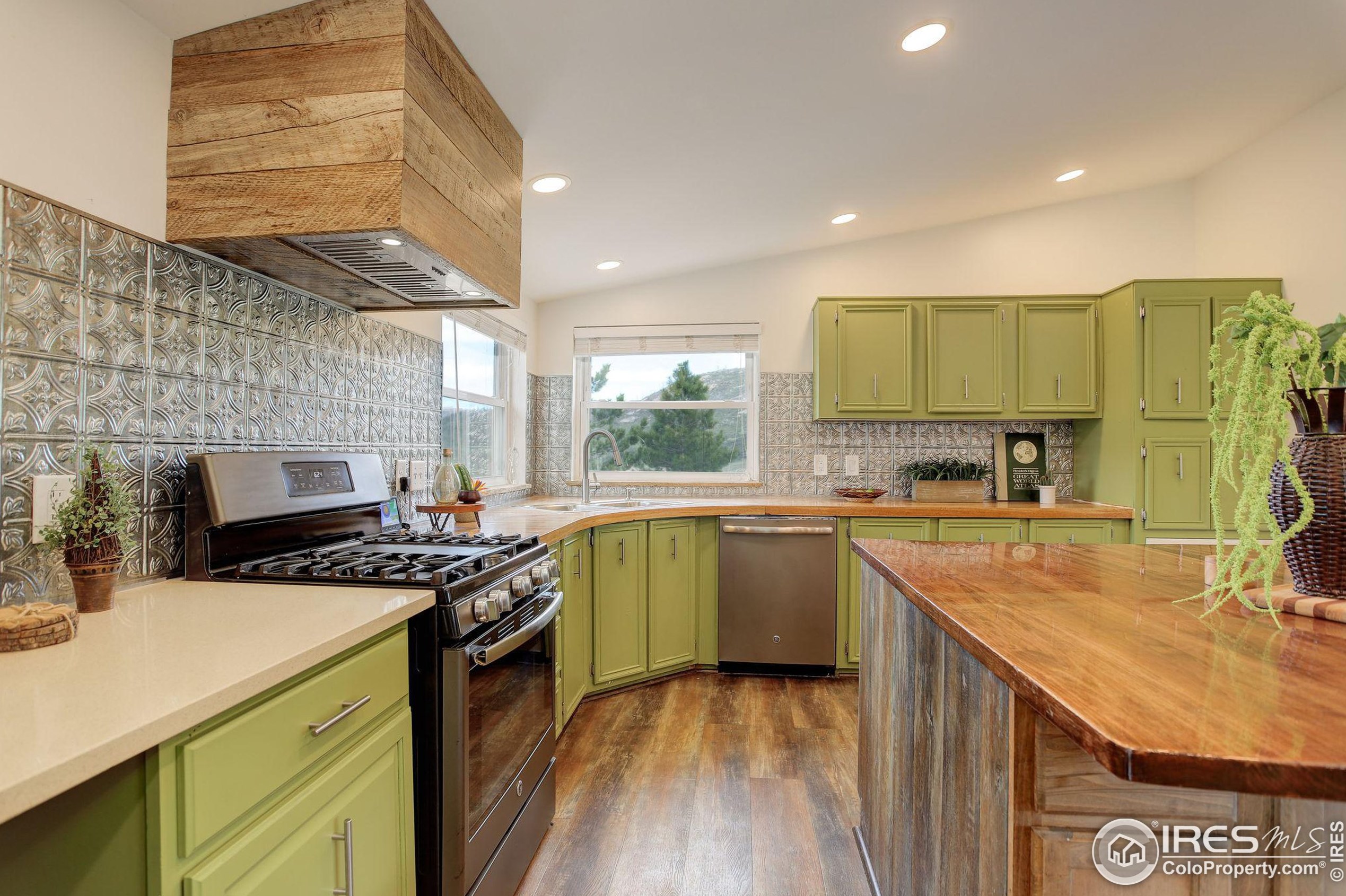 986 Deer Mdw Way, Red Feather Lakes CO 80536-9505 exterior