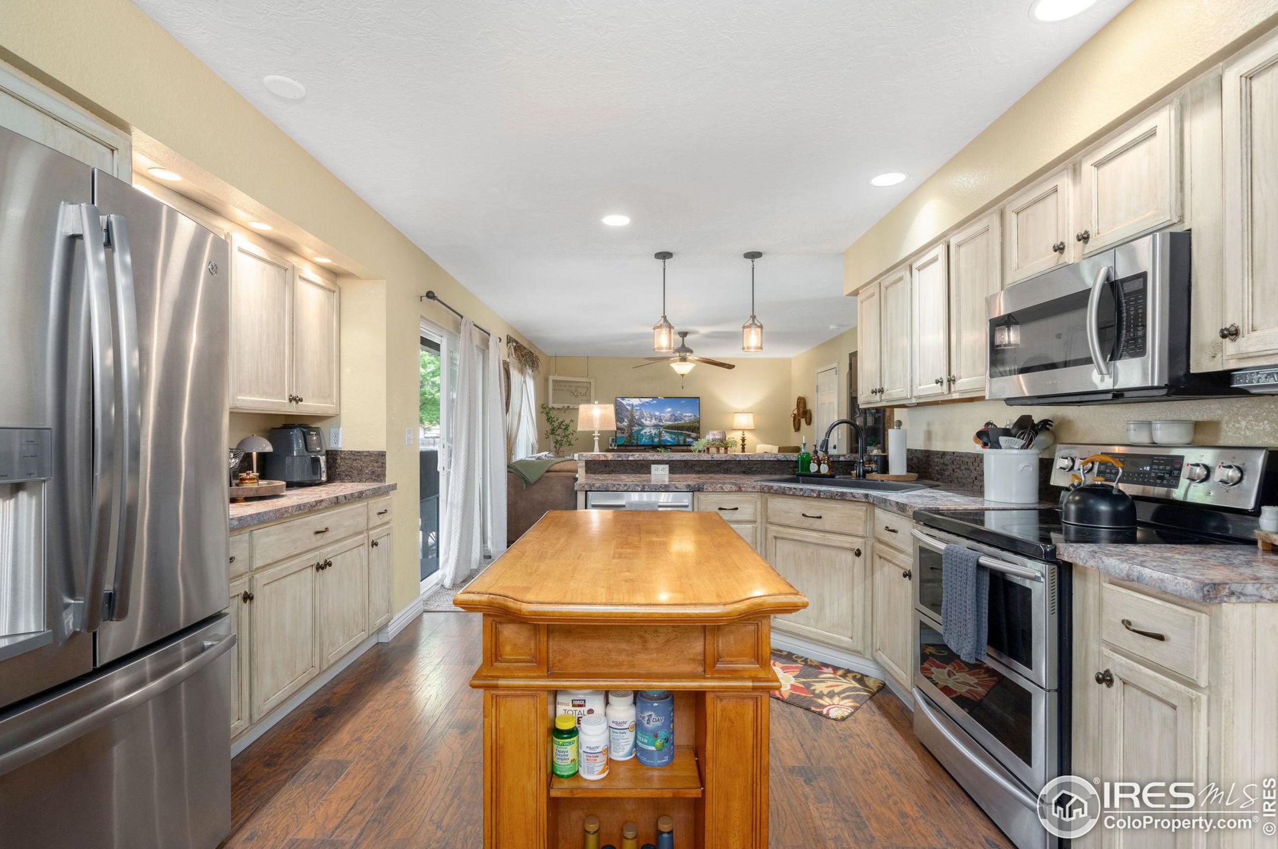 301 49th Ave, Greeley CO  80634-4319 exterior