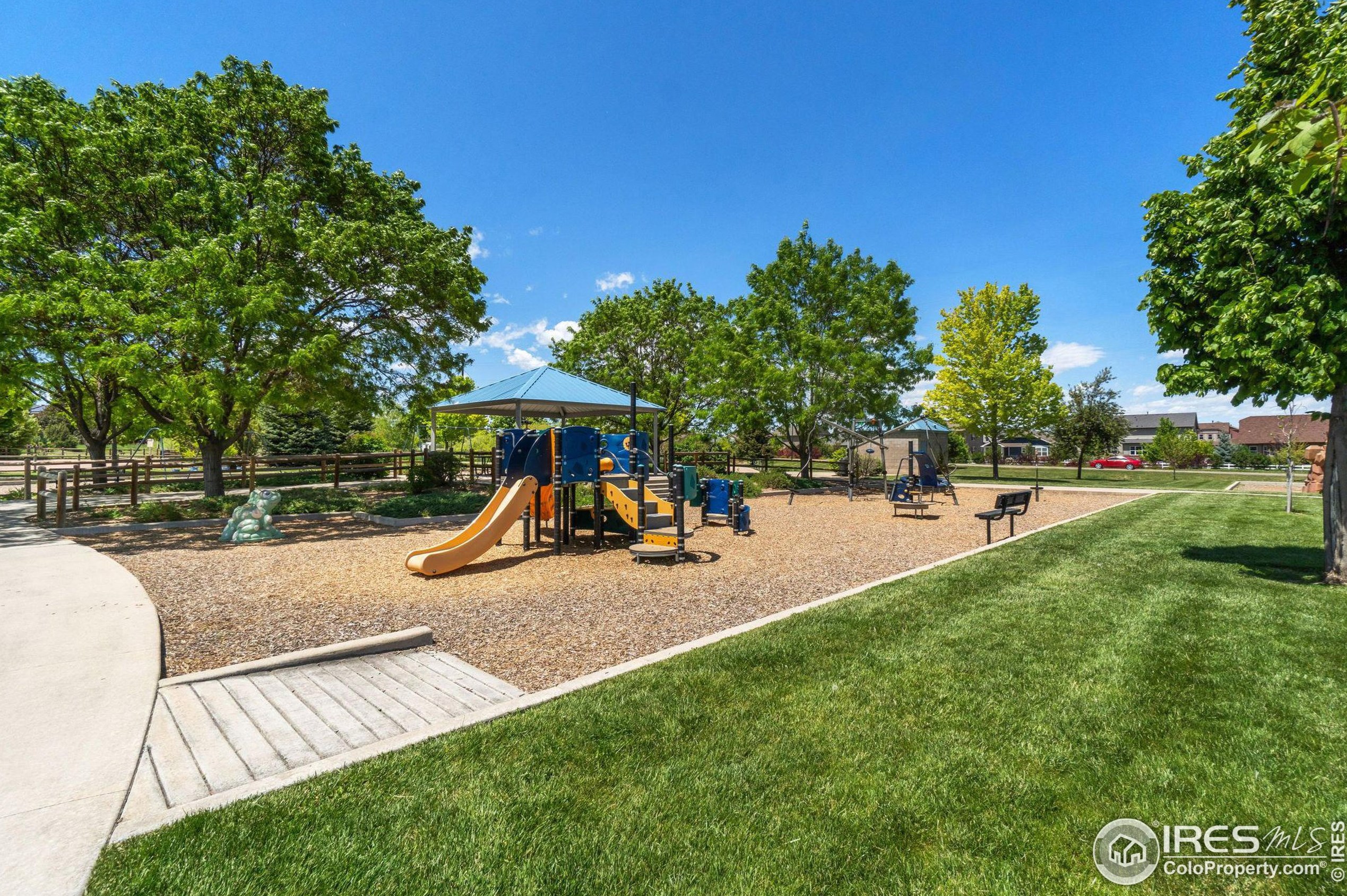 1915 Sunlight Dr, Longmont CO 80504-1973 exterior