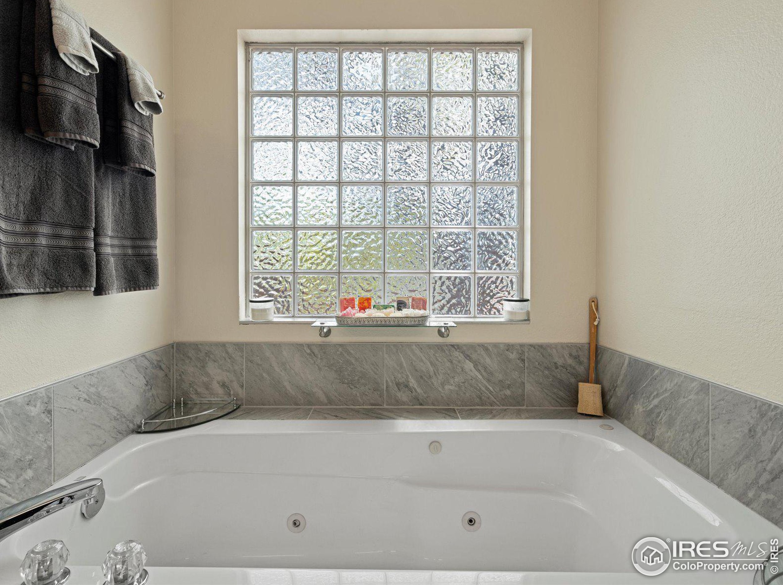 1130 Country Acres Dr, Loveland CO 80534-8470 exterior