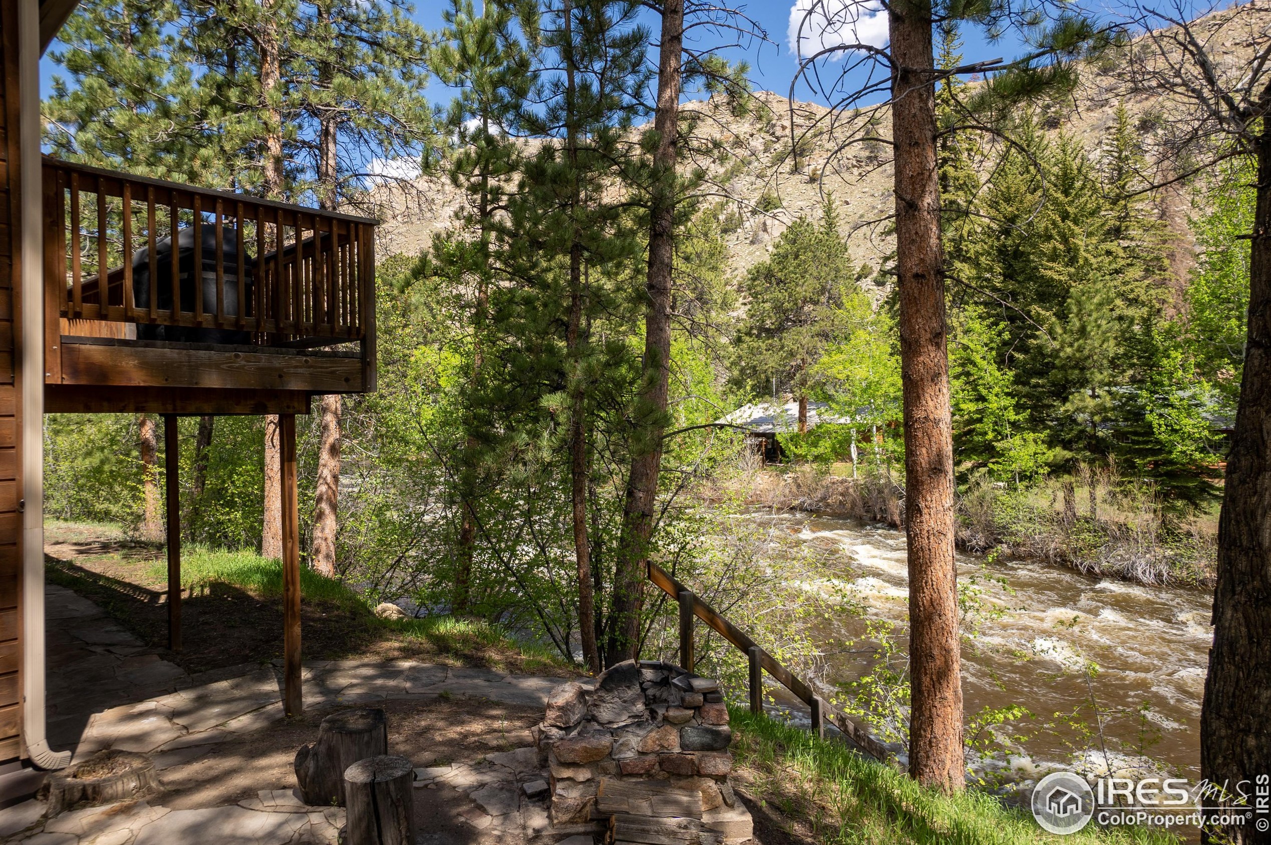 348 Crown Pt Dr, Bellvue CO 80512-9411 exterior