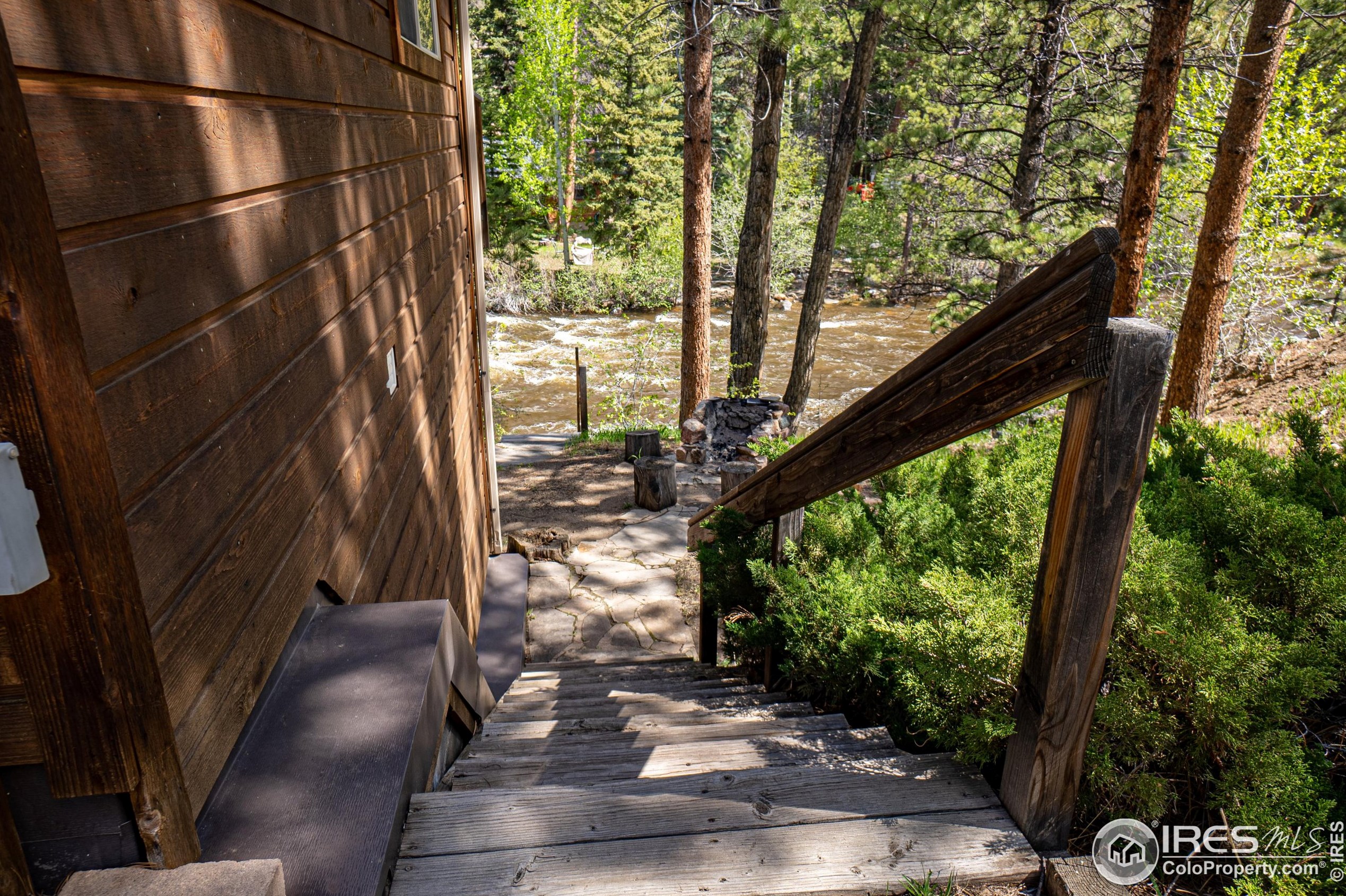 348 Crown Pt Dr, Bellvue CO 80512-9411 exterior