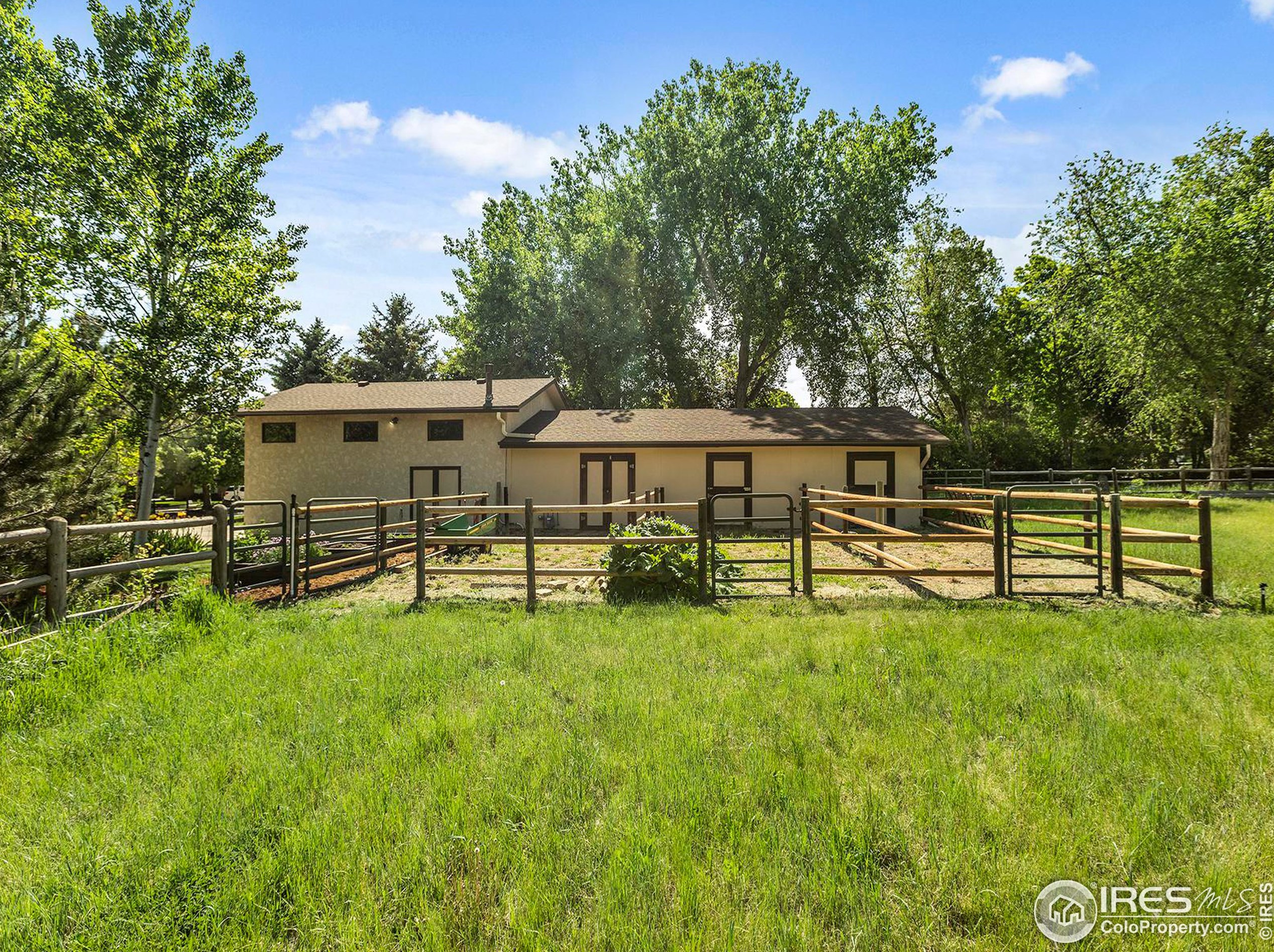 5223 Paradise Ln, Fort Collins CO  80526-4324 exterior
