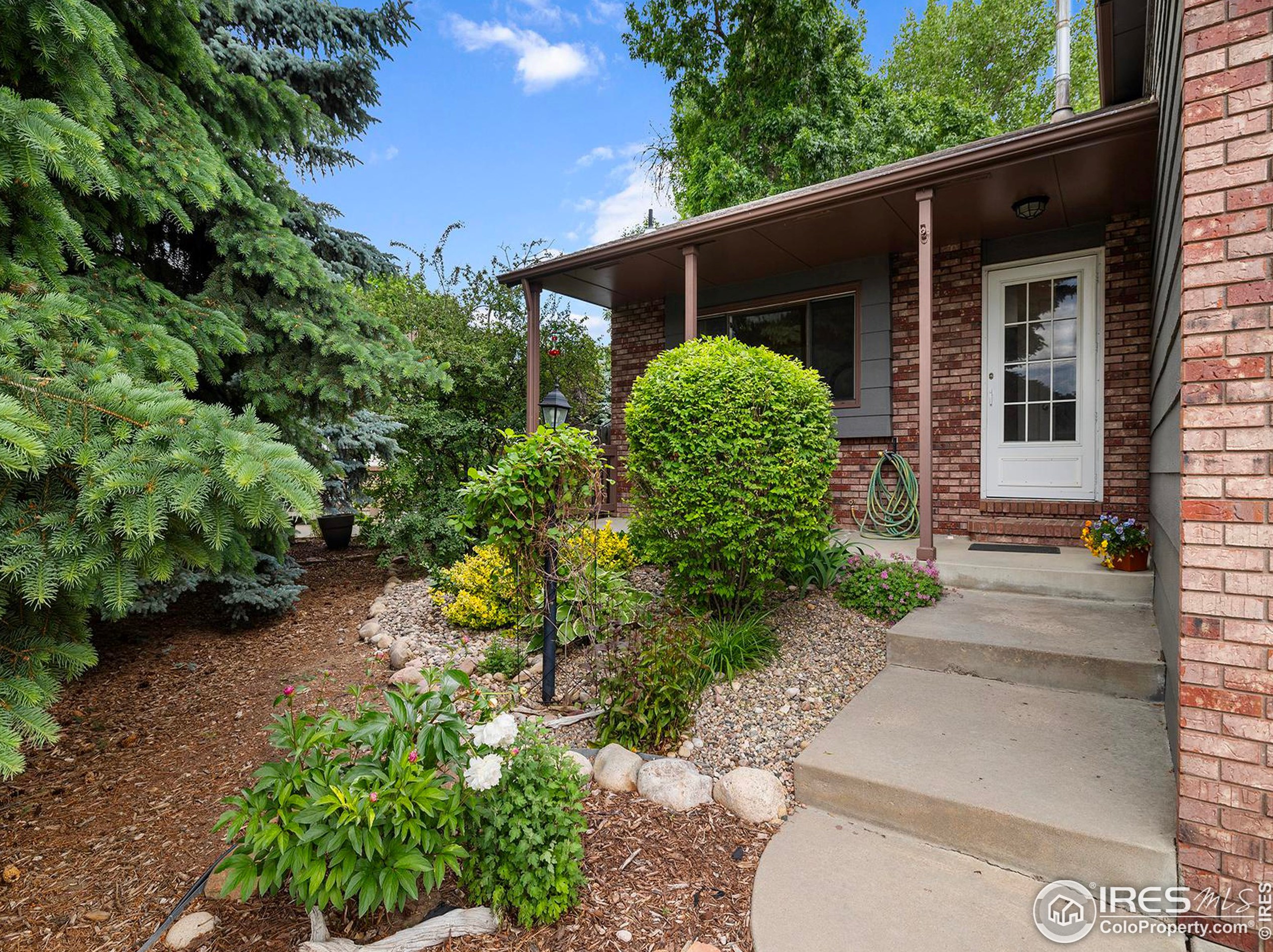 737 34th St, Loveland, CO 80538-2879