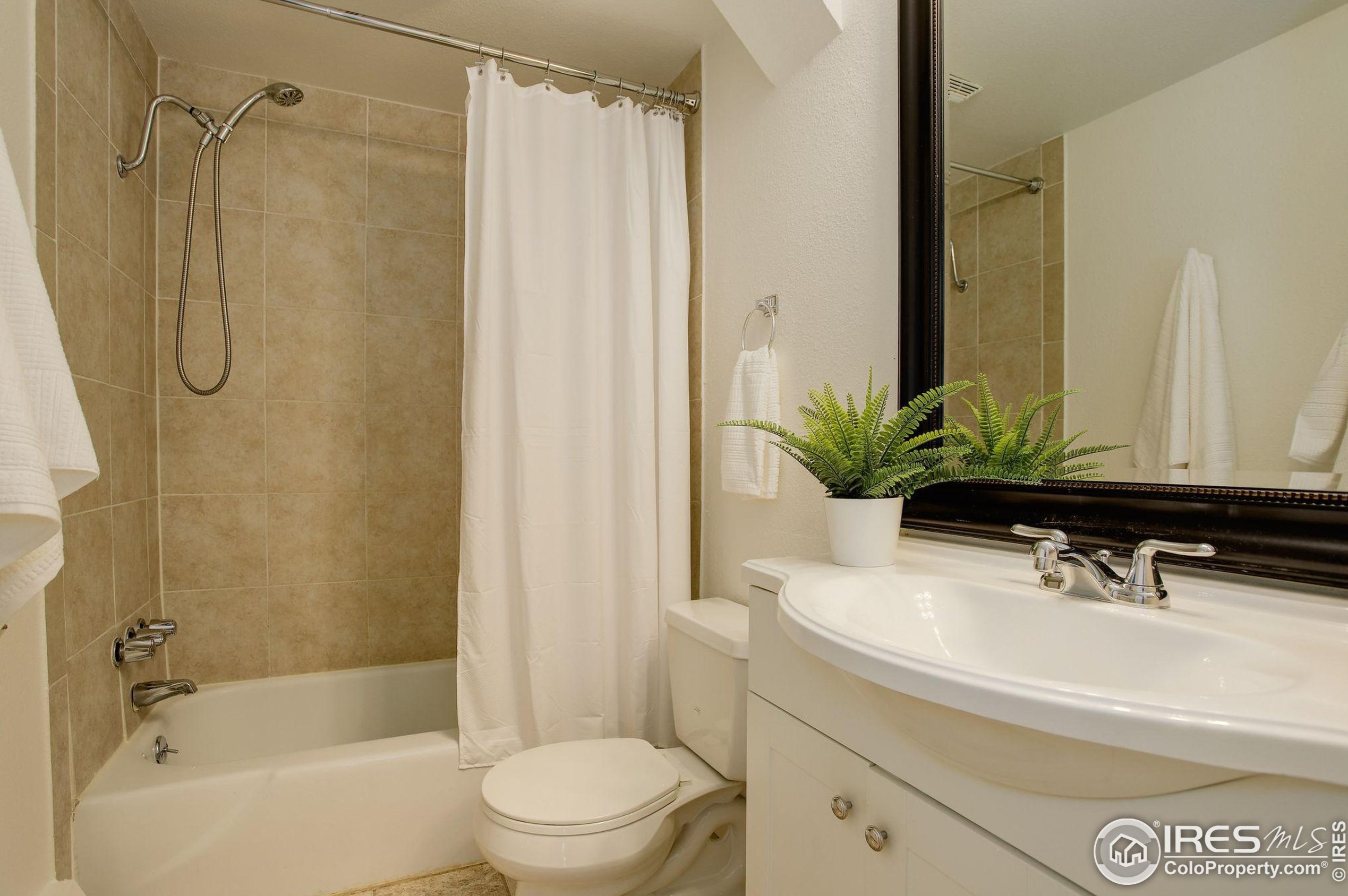 745 Thomas Dr, Boulder, CO 80303-2623