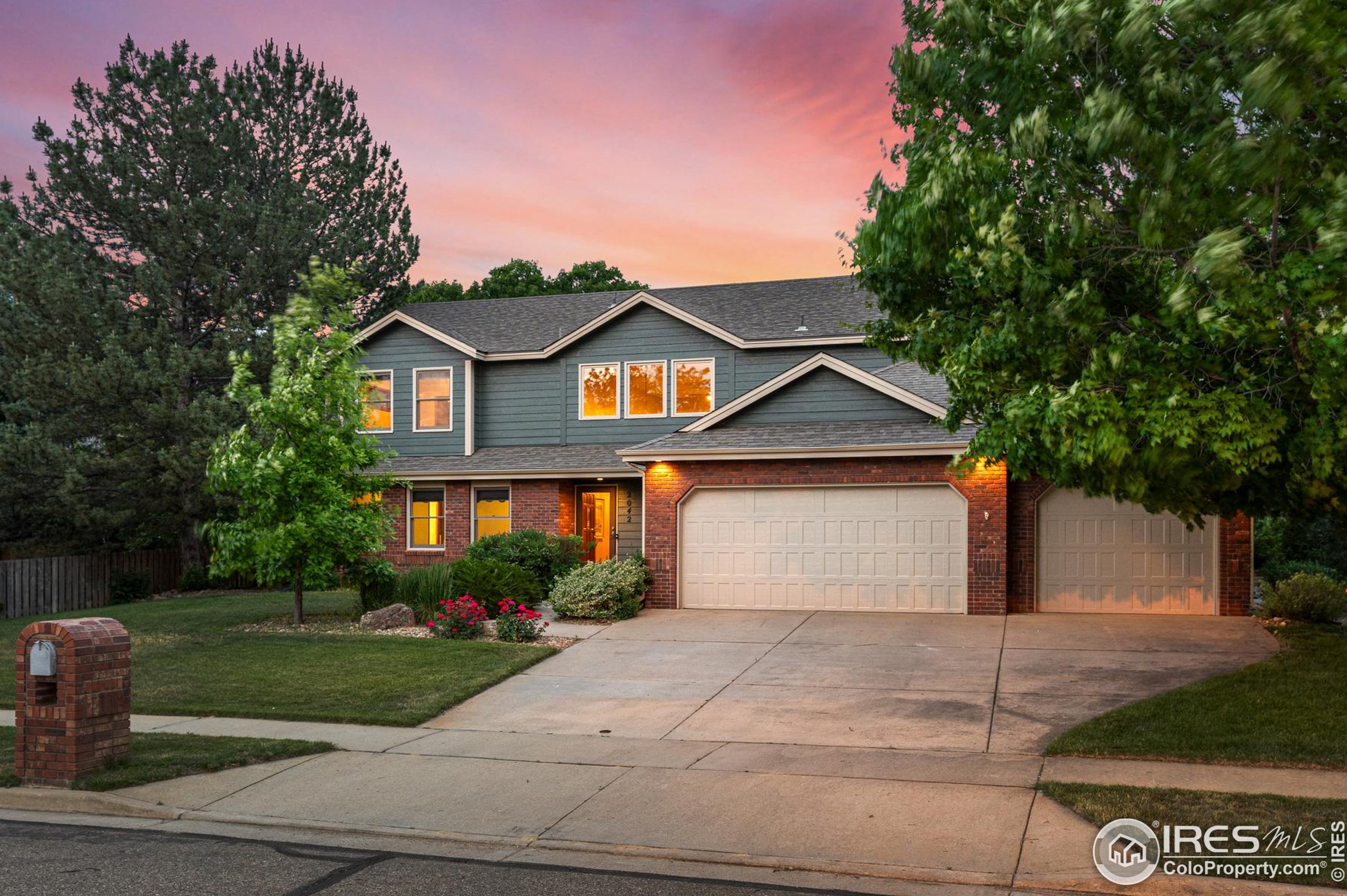 2042 Ridgeview Dr, Longmont, CO 80504-7773