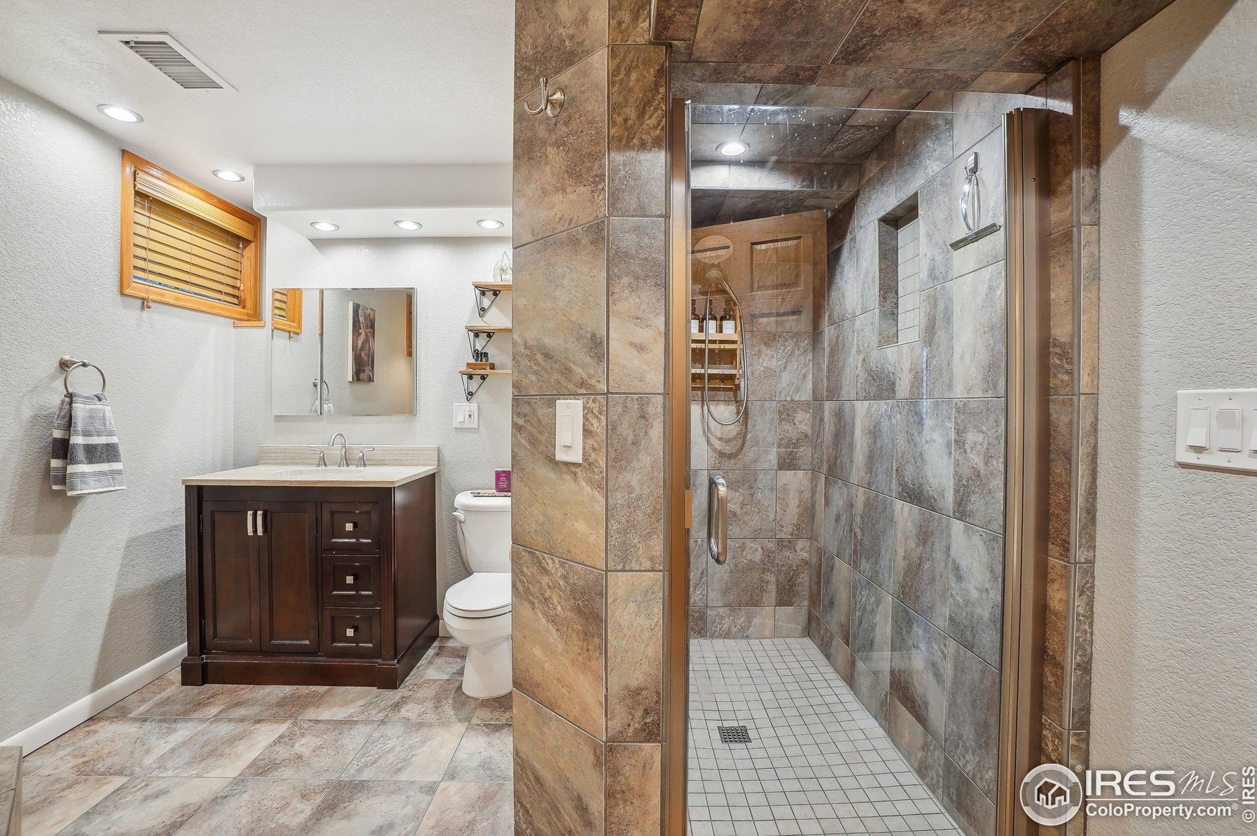 5710 Hickory St, Littleton CO 80120-2217 exterior