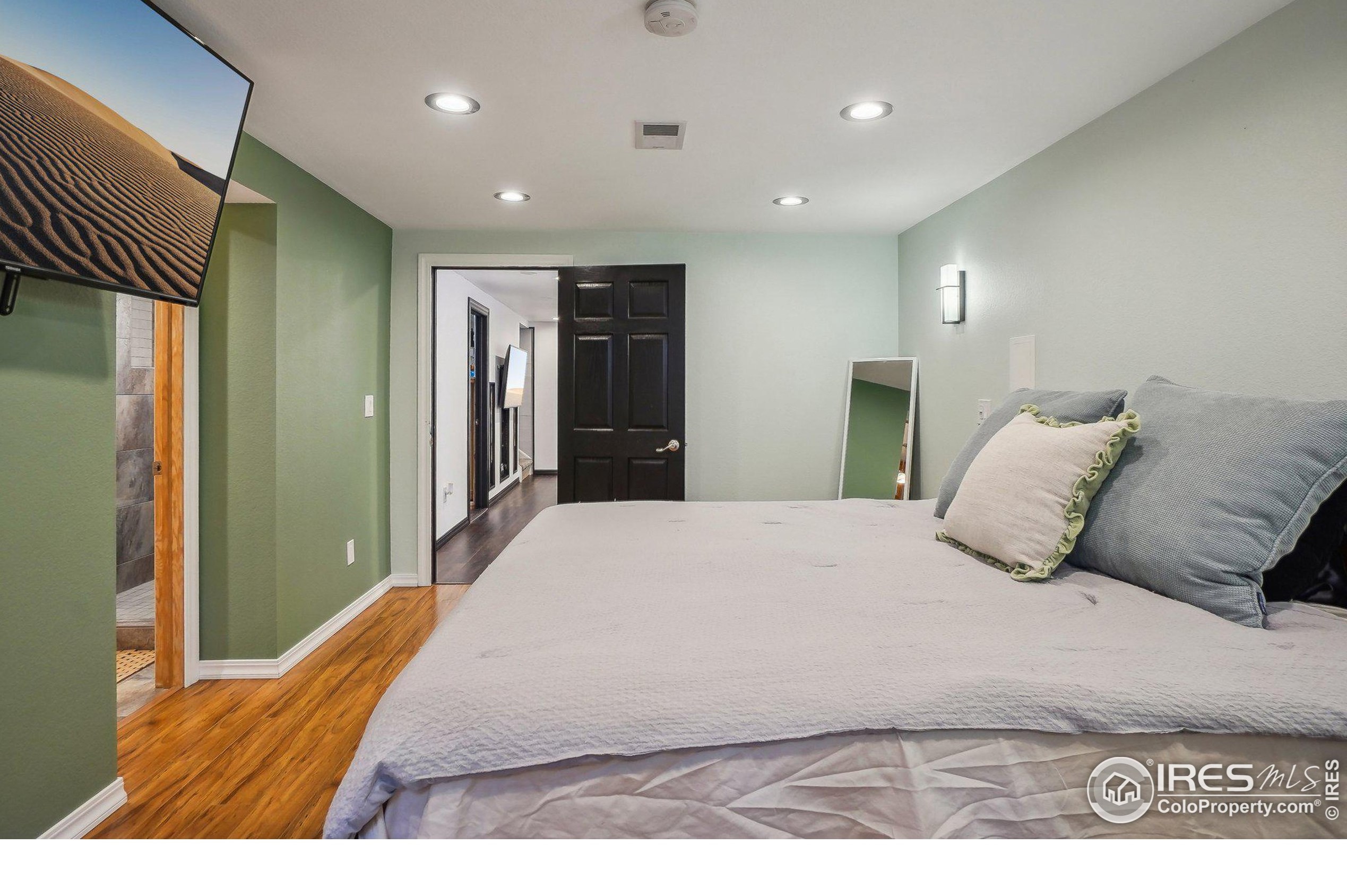 5710 Hickory St, Littleton CO 80120-2217 exterior