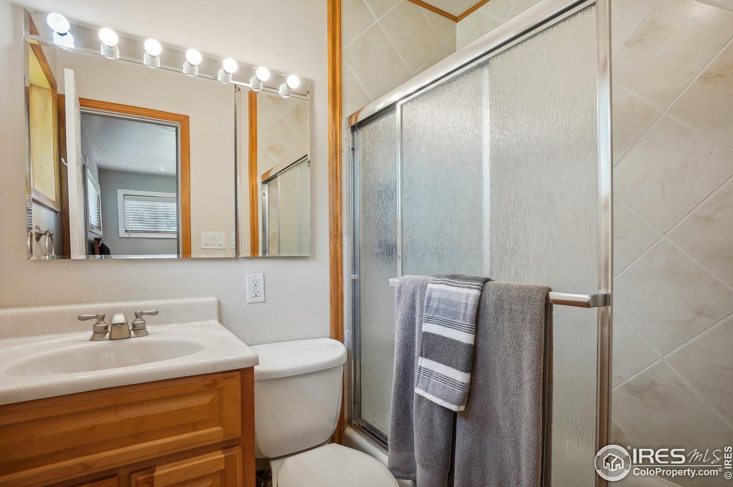 5710 Hickory St, Littleton CO 80120-2217 exterior