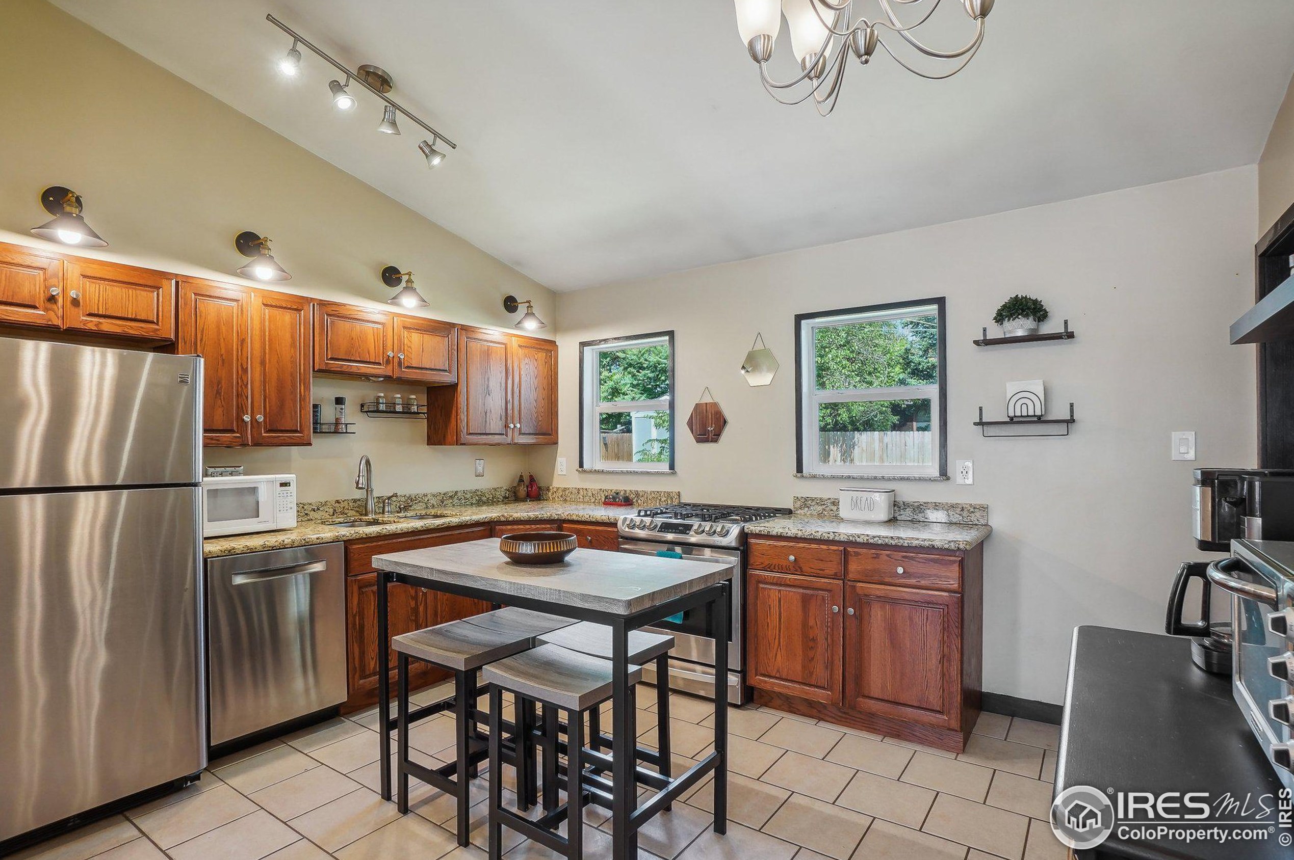 5710 Hickory St, Littleton CO 80120-2217 exterior