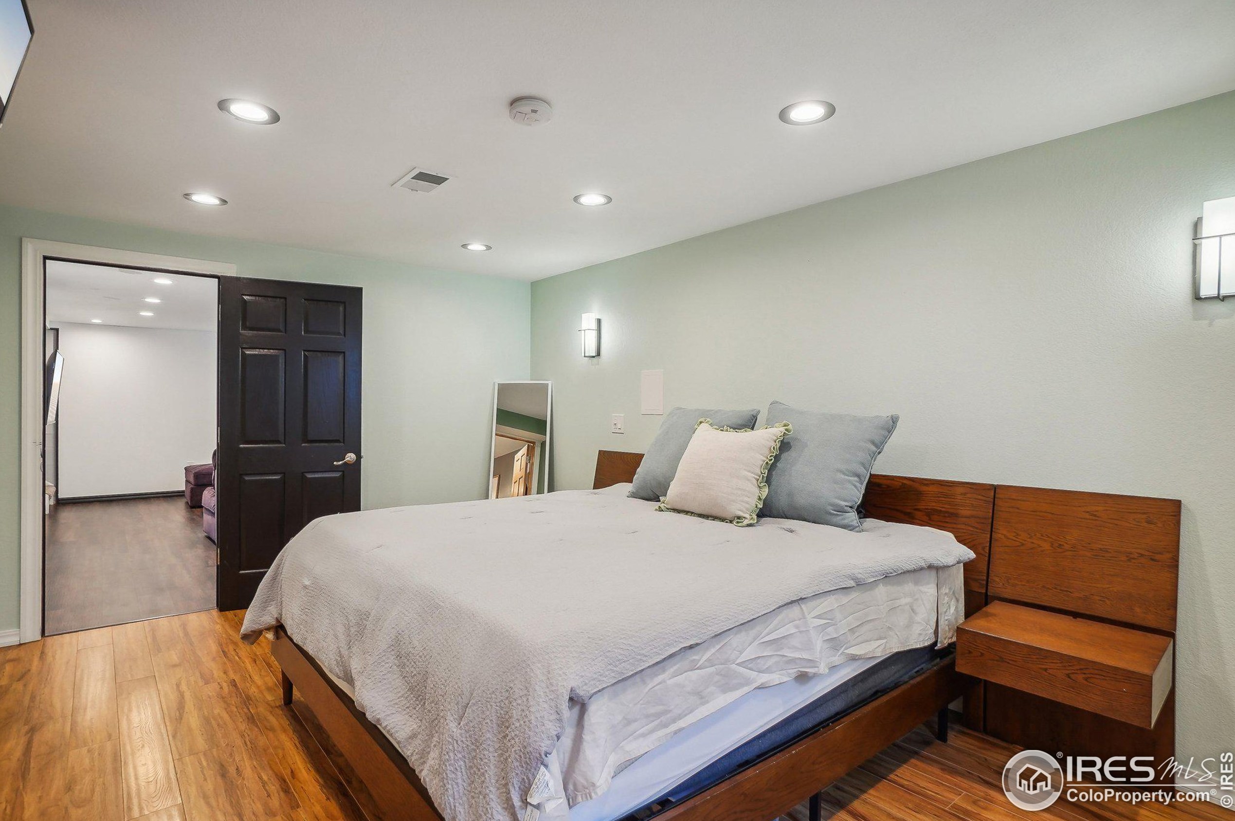 5710 Hickory St, Littleton CO 80120-2217 exterior