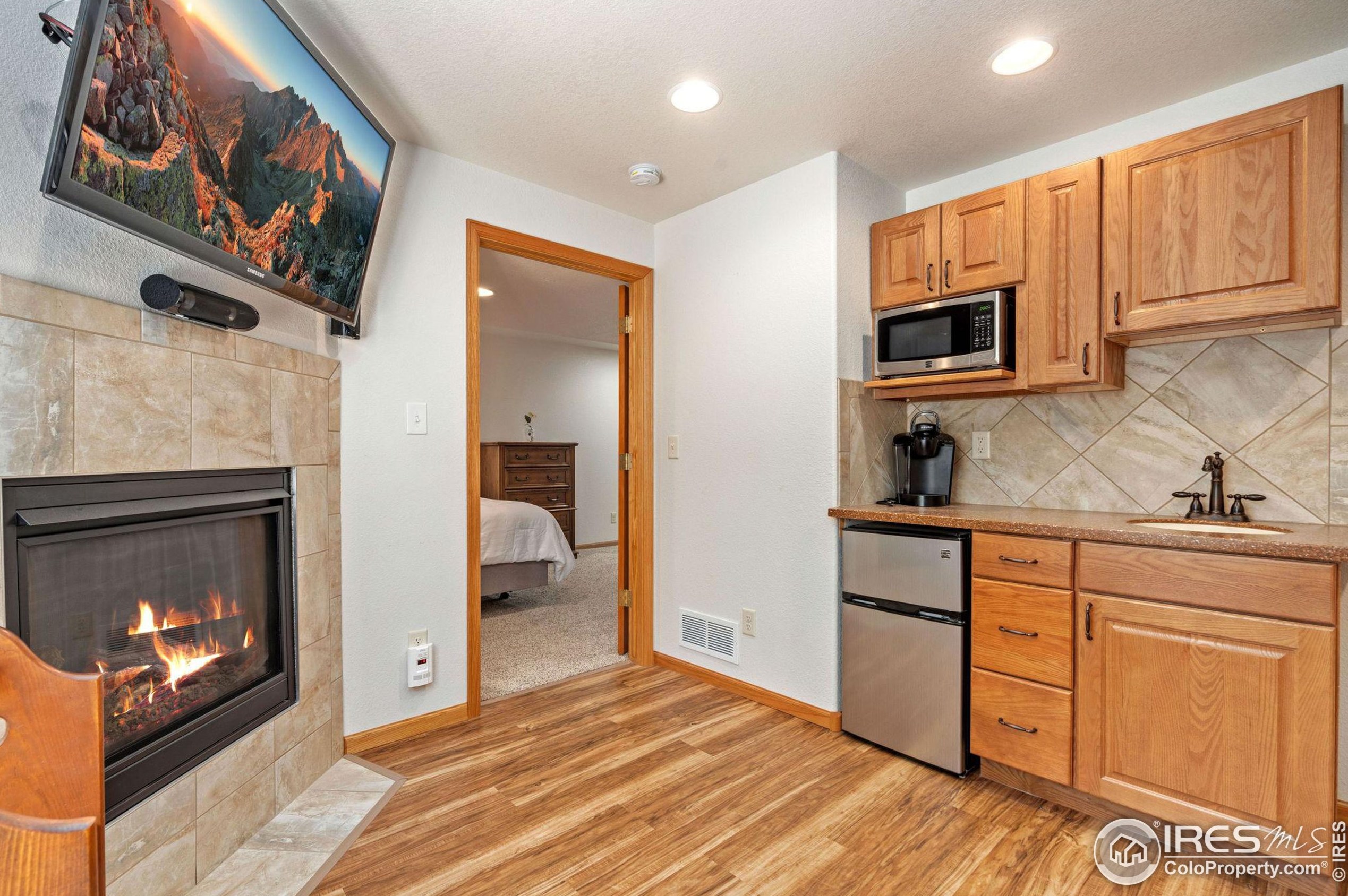 1037 Hinsdale Dr, Fort Collins CO  80526-3916 exterior
