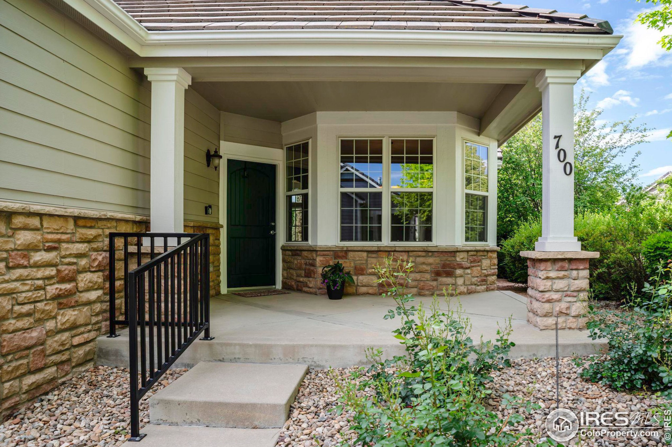 700 Windflower Dr, Longmont, CO 80504-2770