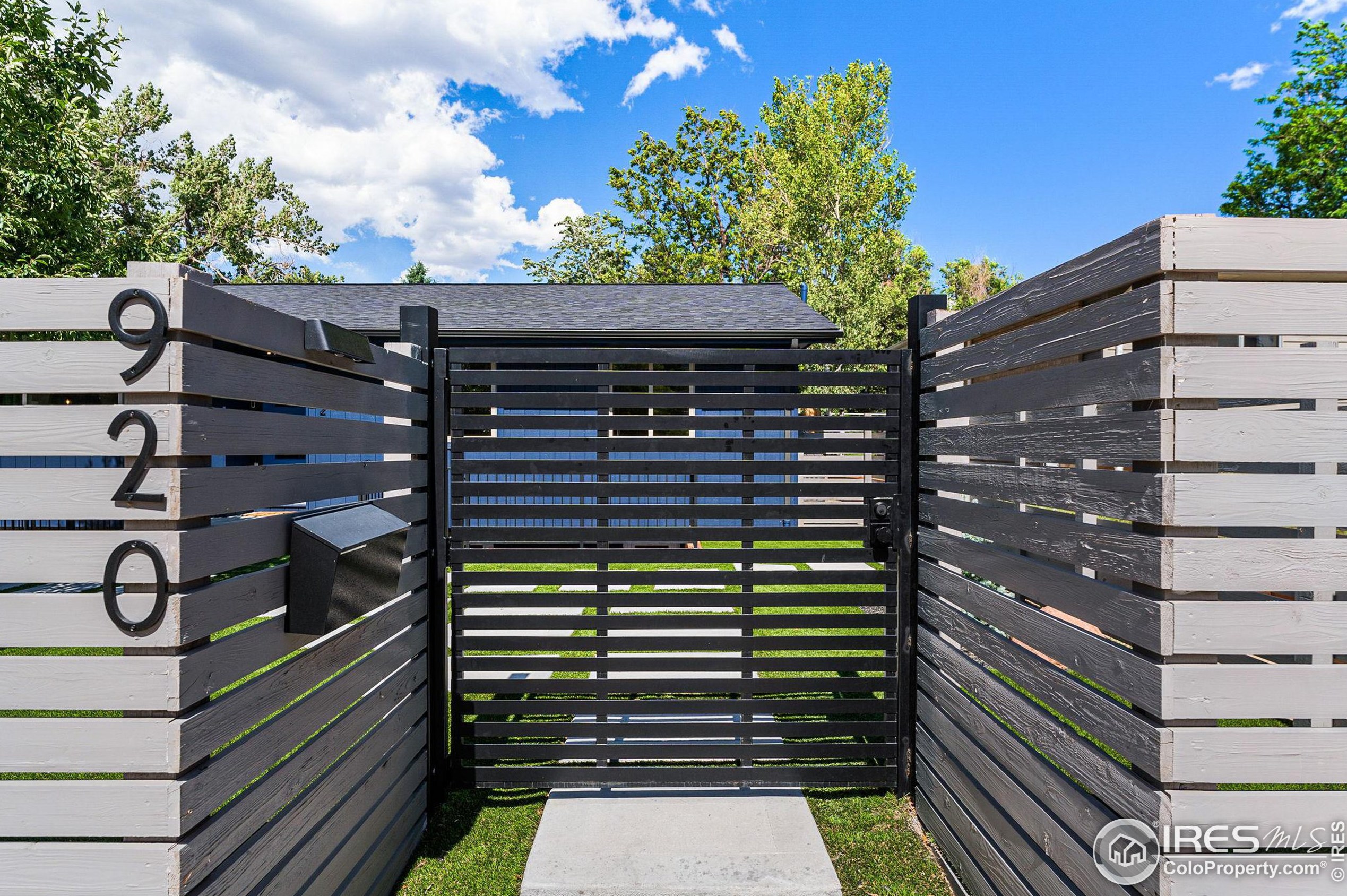 920 Hartford Dr, Boulder CO  80305-6316 exterior