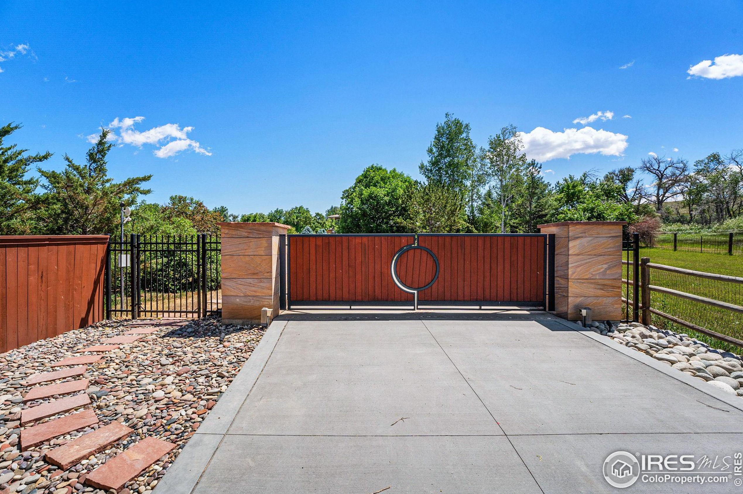 1000 Spring Dr, Boulder CO  80303-5029 exterior