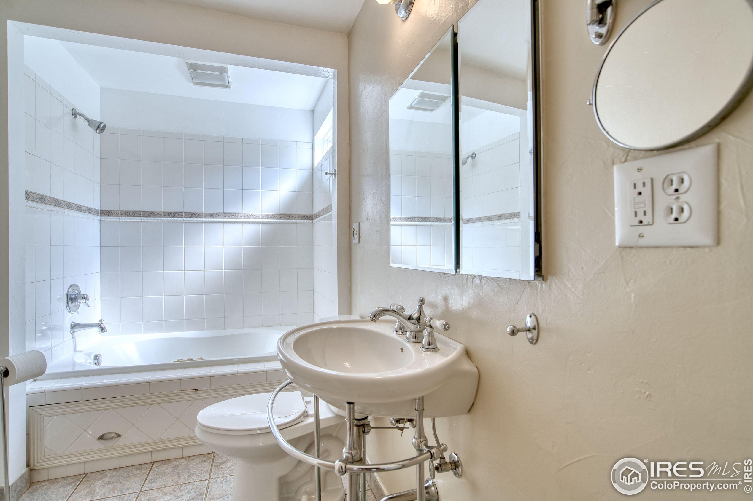 1325 16th St, Greeley CO 80631-6229 exterior