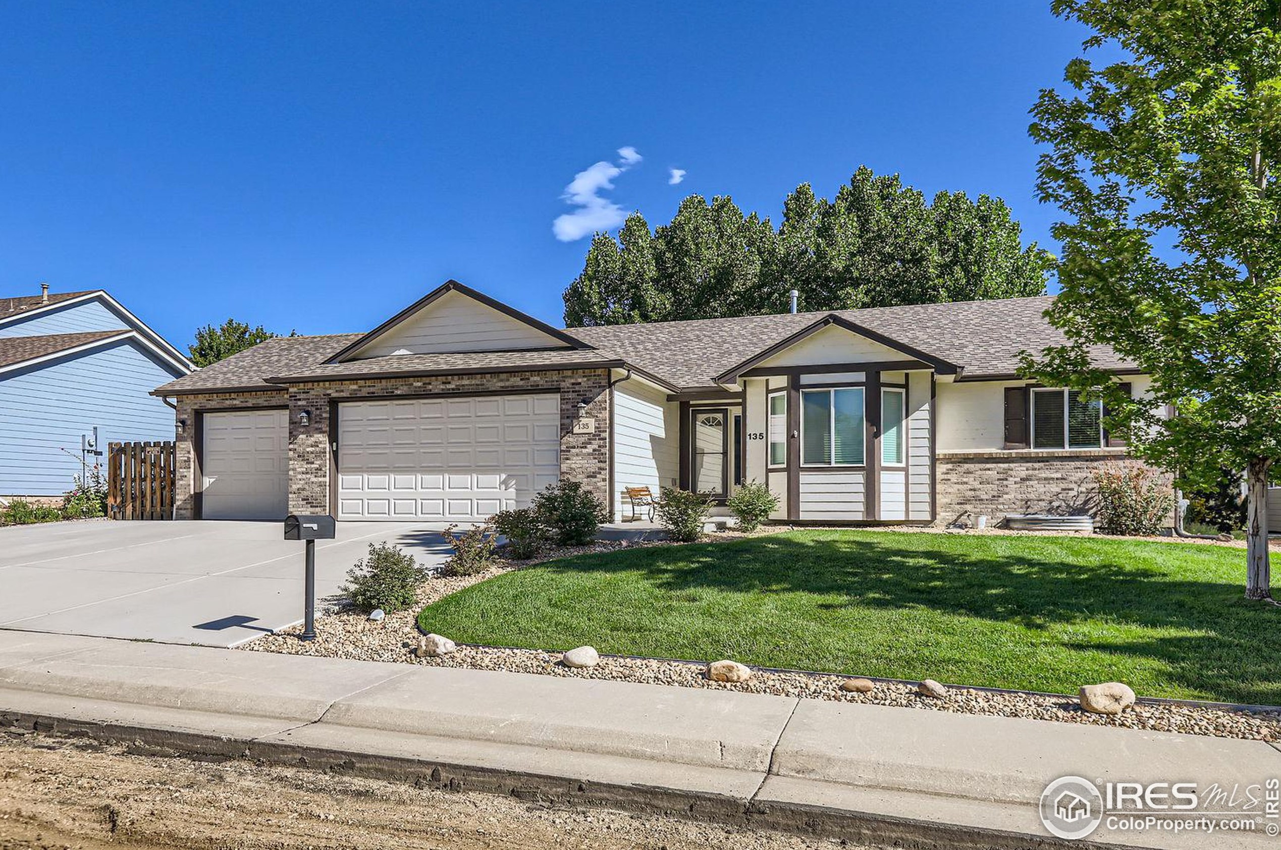 135 Falcon Cir, Mead, CO 80542