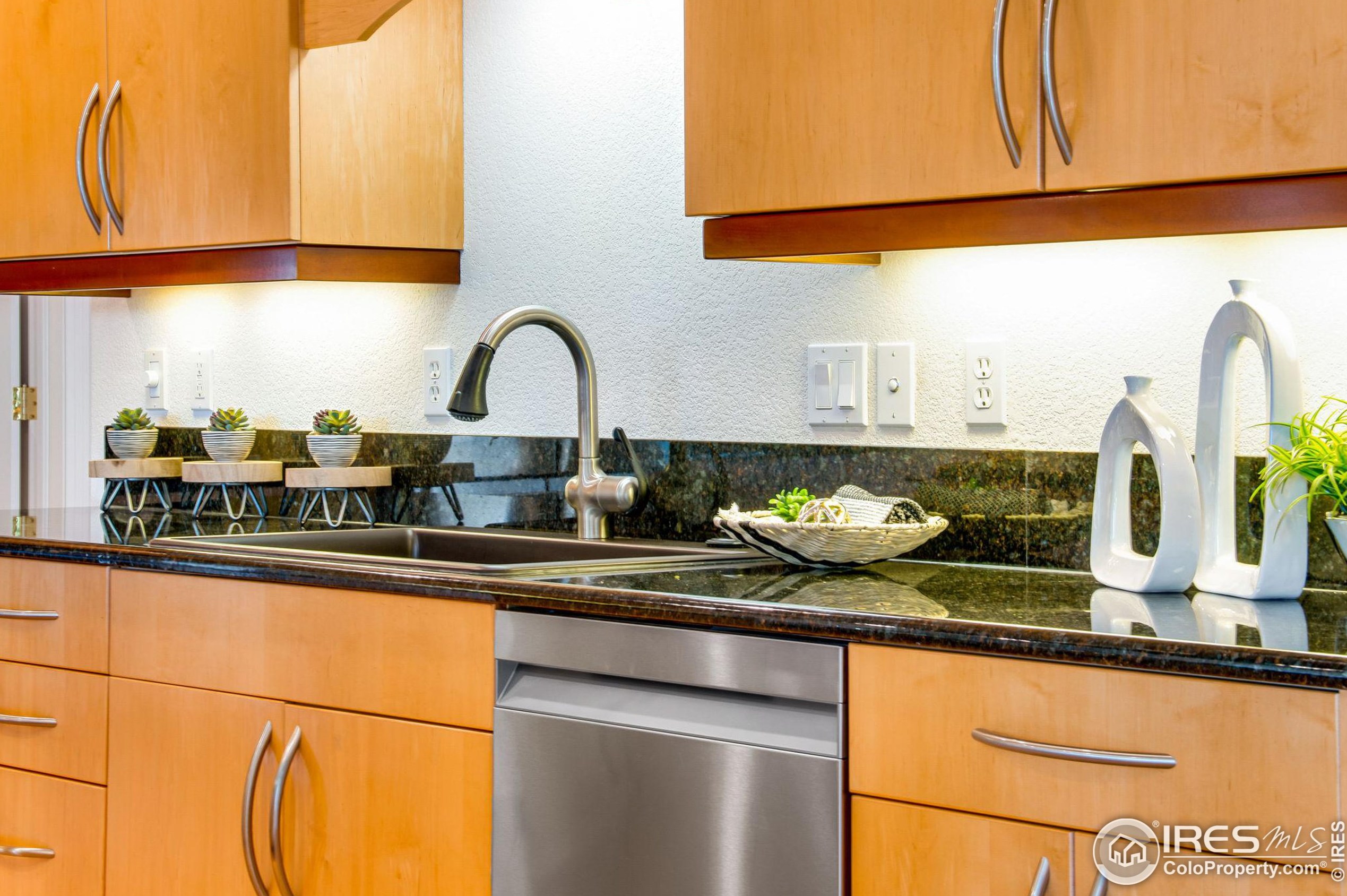 398 High Pointe Dr, Fort Collins CO  80525-3284 exterior