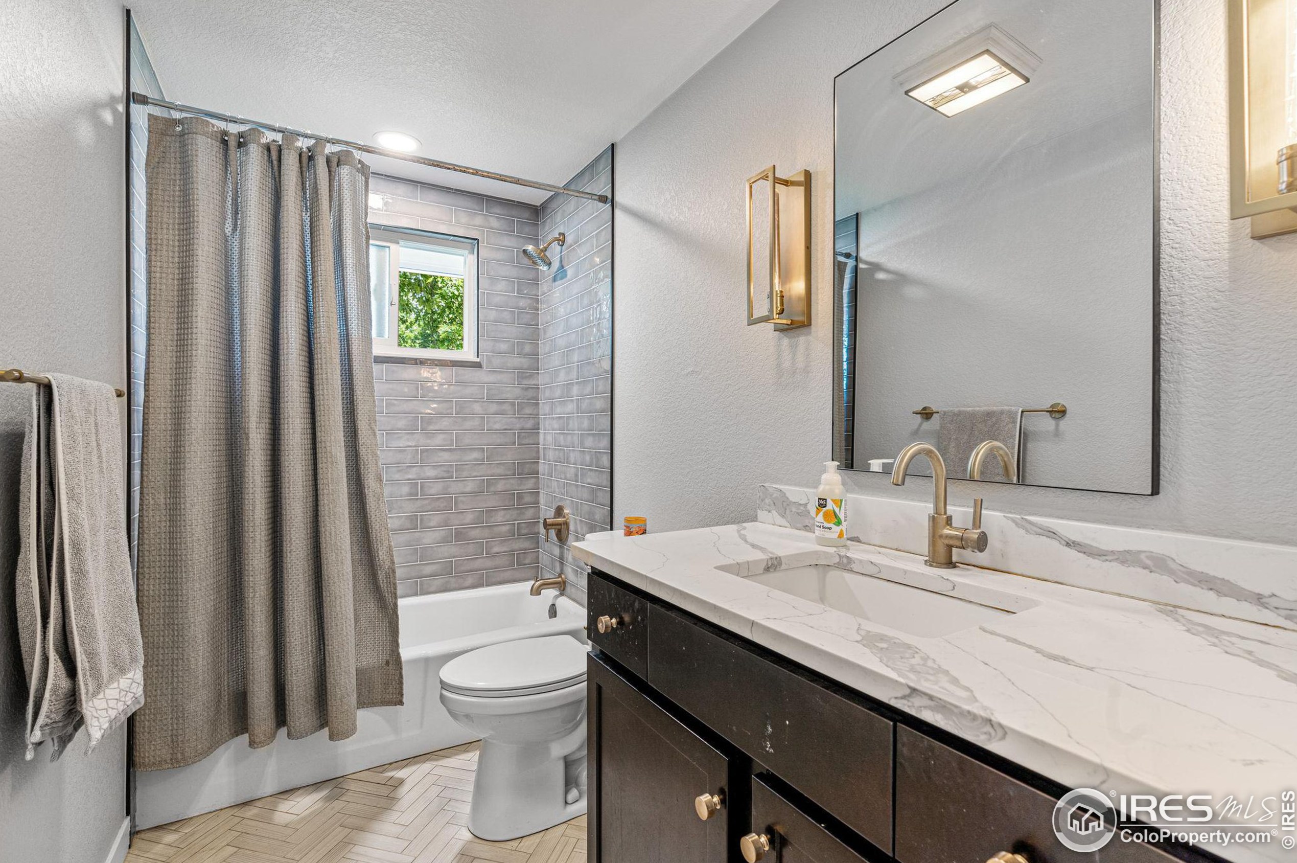 2645 Mtn Vw Ave, Longmont CO 80504-1225 exterior