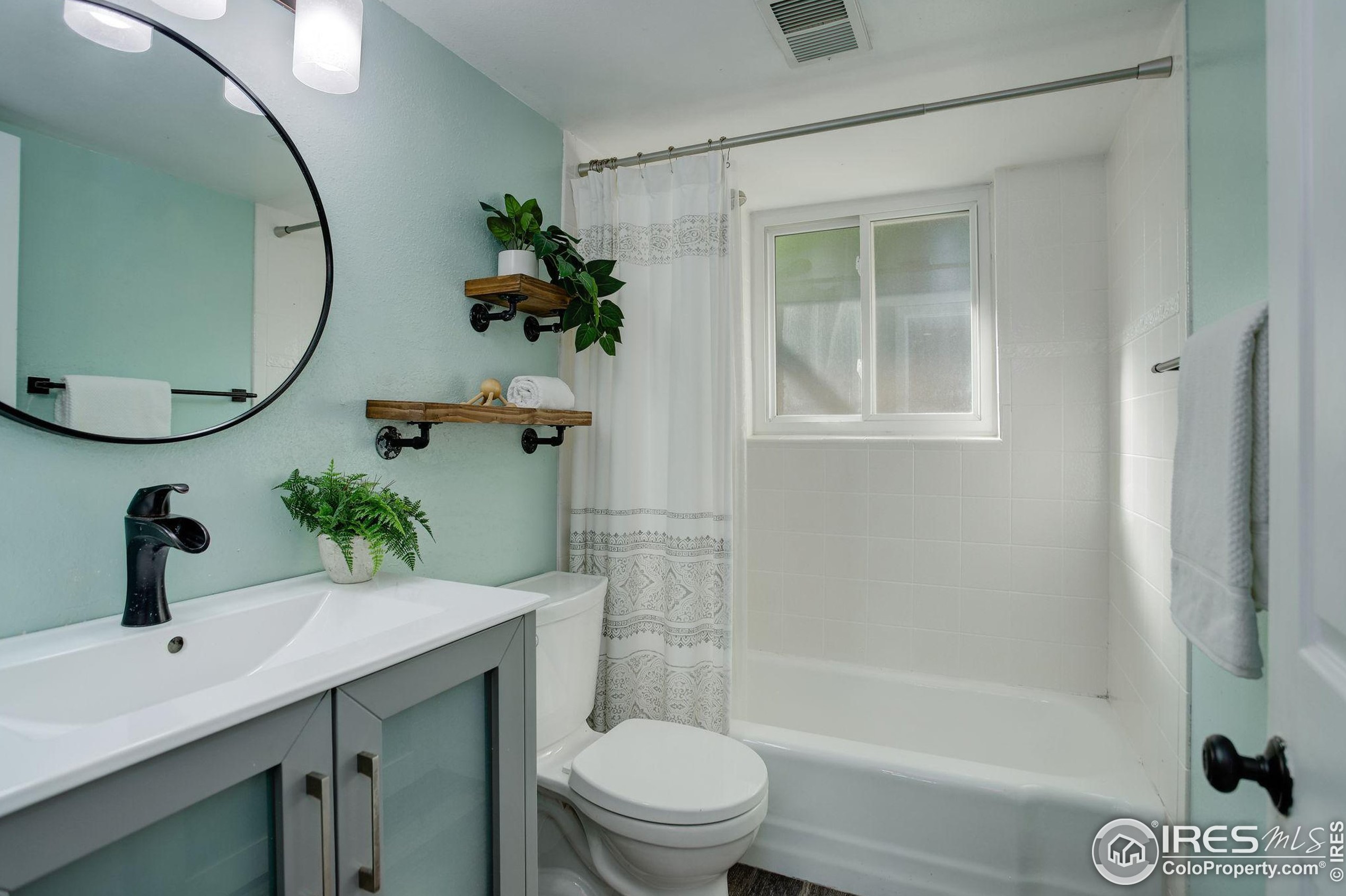 2823 Mtn Vw Ave, Longmont CO 80503-2312 exterior