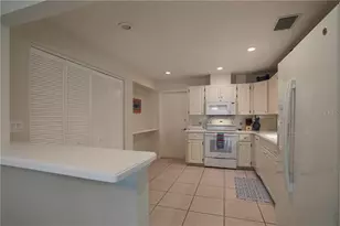 6986 W Country Club Dr N, Sarasota, FL 34243 - Photo 10