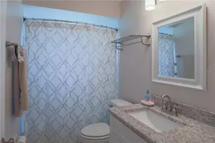 6986 W Country Club Dr N, Sarasota, FL 34243 - Photo 18