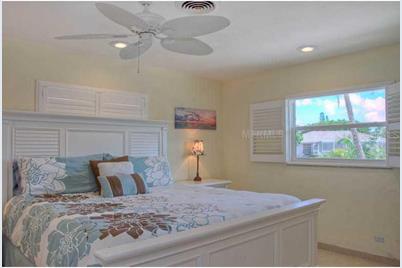 5519 Azure Way, Sarasota, FL 34242 - Photo 10