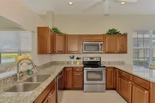549 Fallbrook Dr, Venice, FL 34292 - Photo 14