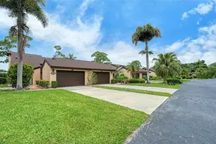 6281 Timberlake Dr, Sarasota, FL 34243 - Photo 2