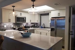 1001 Benjamin Franklin Dr, Sarasota, FL 34236 - Photo 2