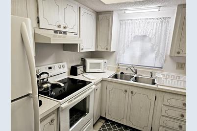 3528 Lake Bayshore Drive #115, Bradenton, FL 34205 - Photo 4