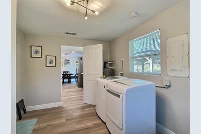 4658 Maceachen Boulevard, Sarasota, FL 34233 - Photo 6