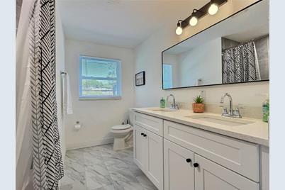 4658 Maceachen Boulevard, Sarasota, FL 34233 - Photo 8