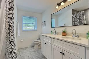 4658 Maceachen Blvd, Sarasota, FL 34233 - Photo 8