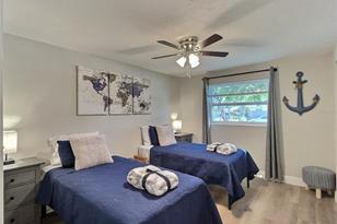 4658 Maceachen Blvd, Sarasota, FL 34233 - Photo 10