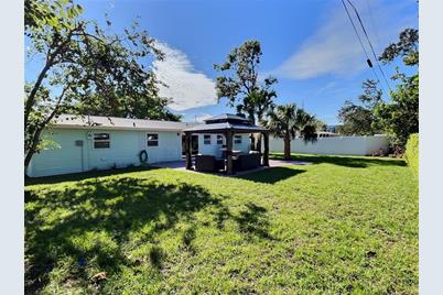 4658 Maceachen Boulevard, Sarasota, FL 34233 - Photo 2